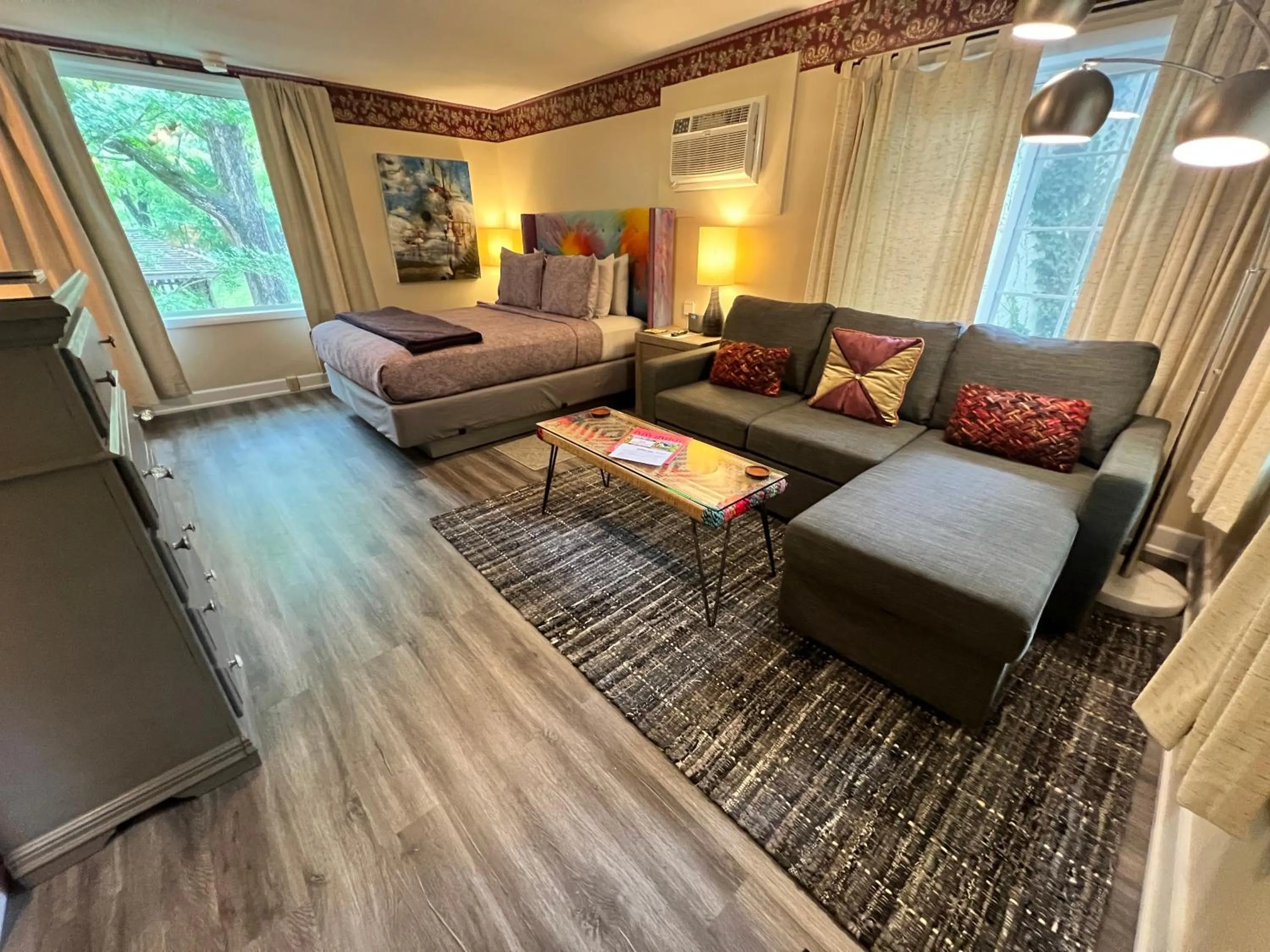 Living room in Sherwood Court Cottages & Guest Rooms
