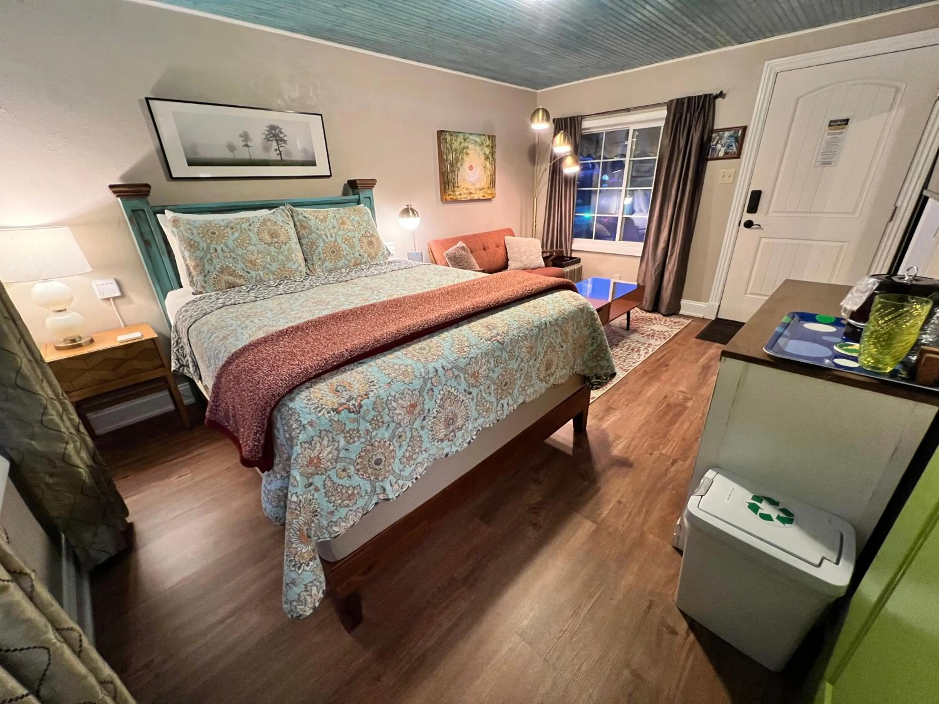 Photo of the whole room, Bed in Sherwood Court Cottages & Guest Rooms