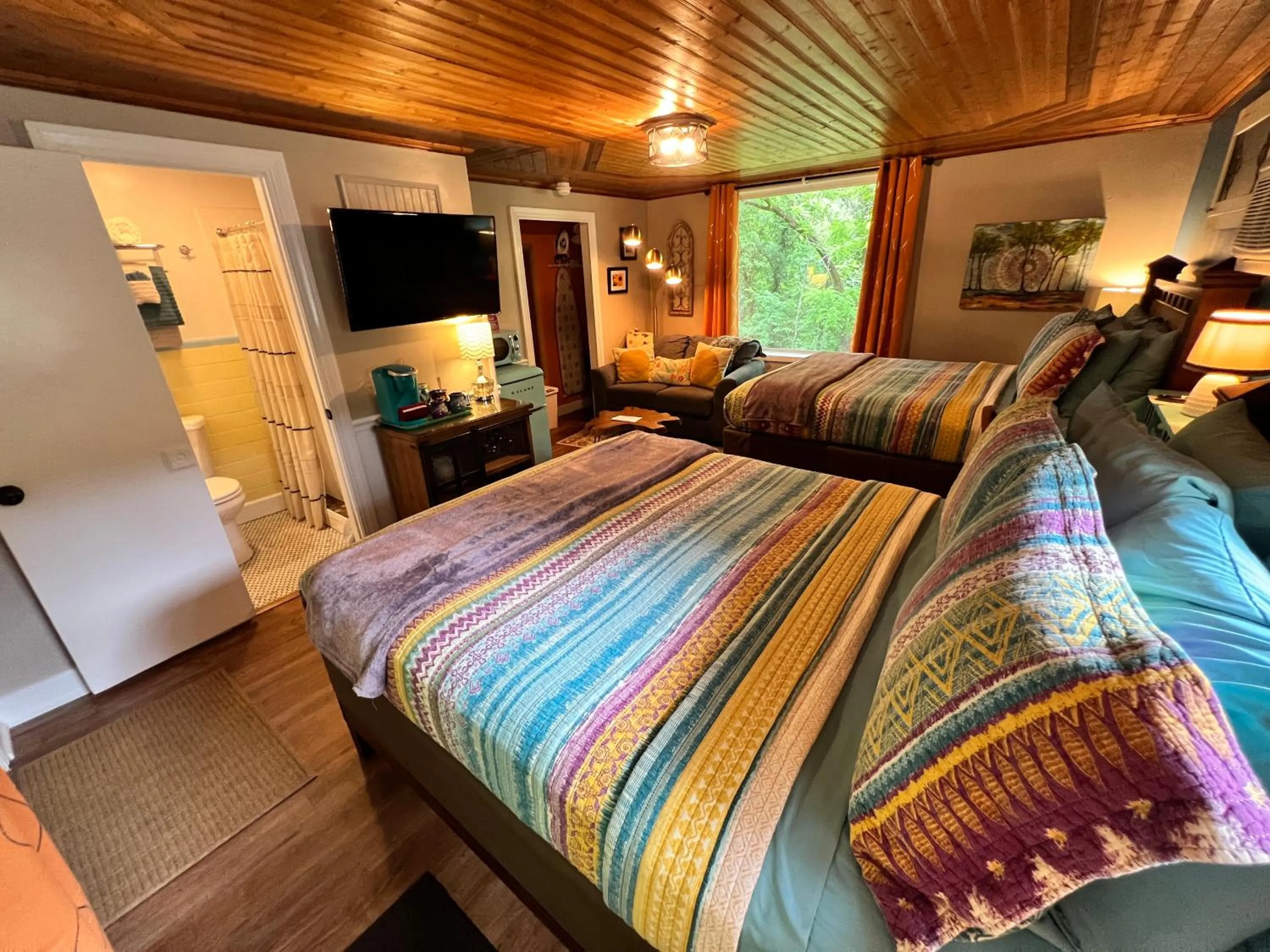 Photo of the whole room, Bed in Sherwood Court Cottages & Guest Rooms