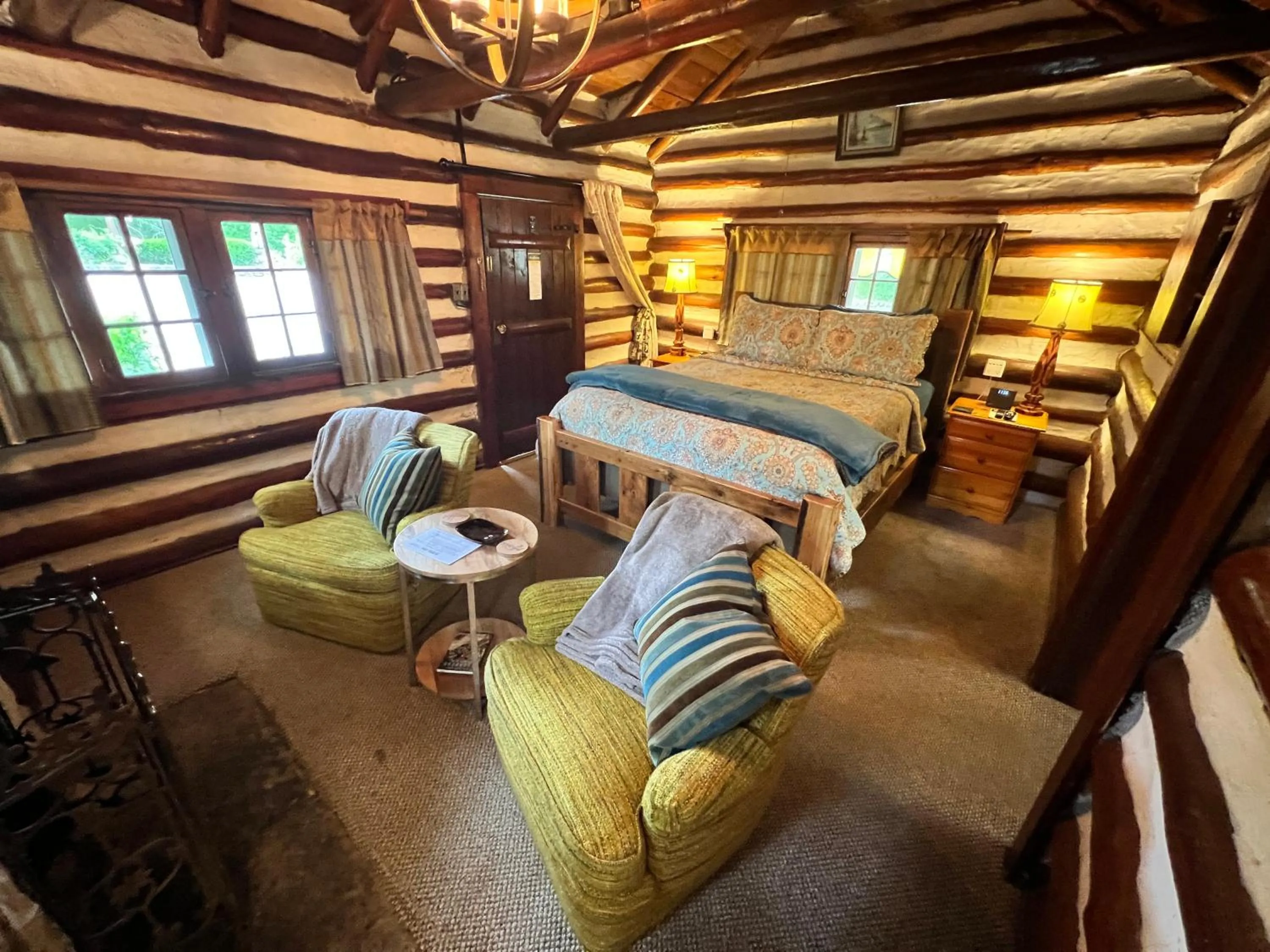 Bed in Sherwood Court Cottages & Guest Rooms