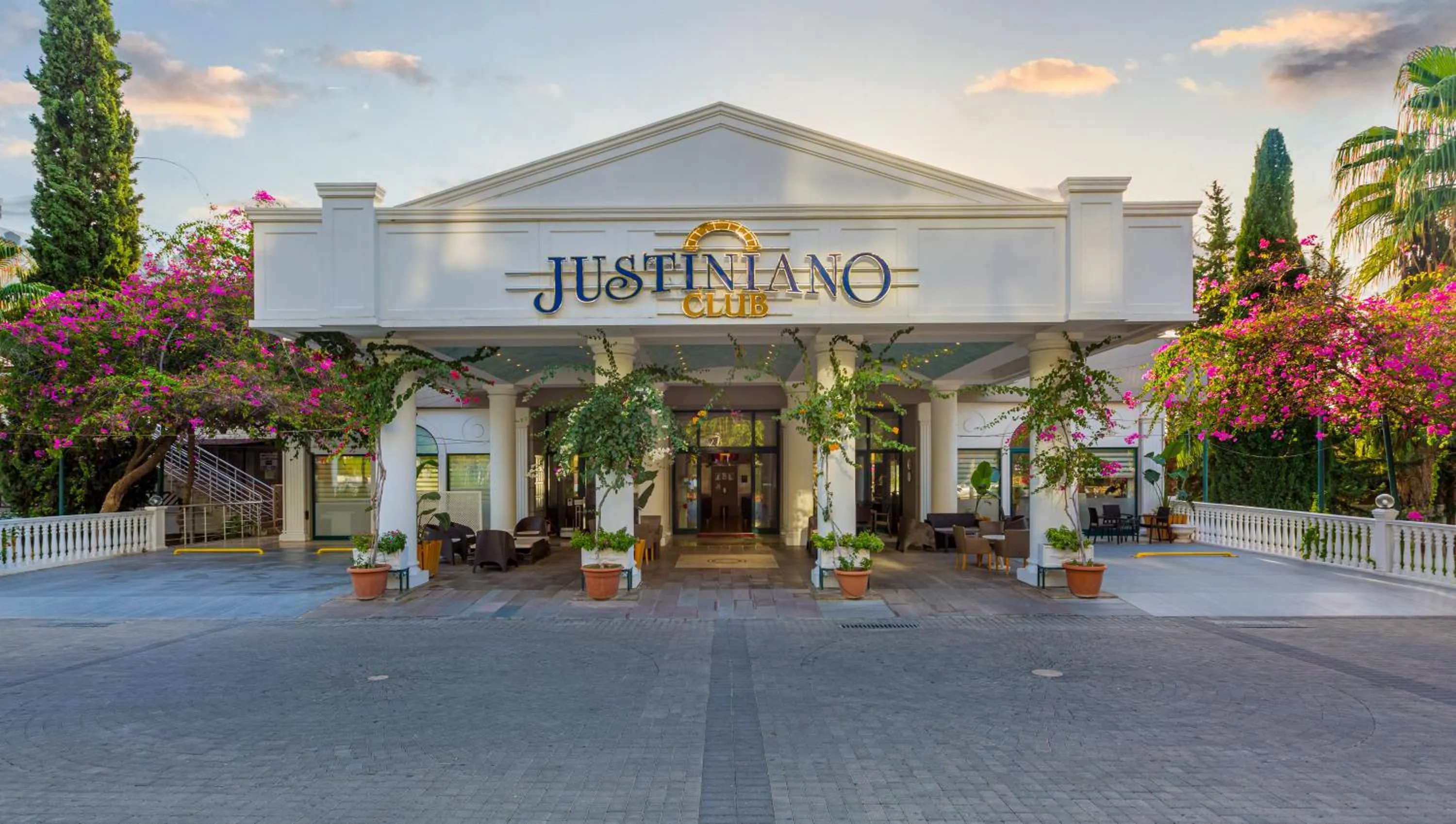 Facade/entrance in Justiniano Club Alanya