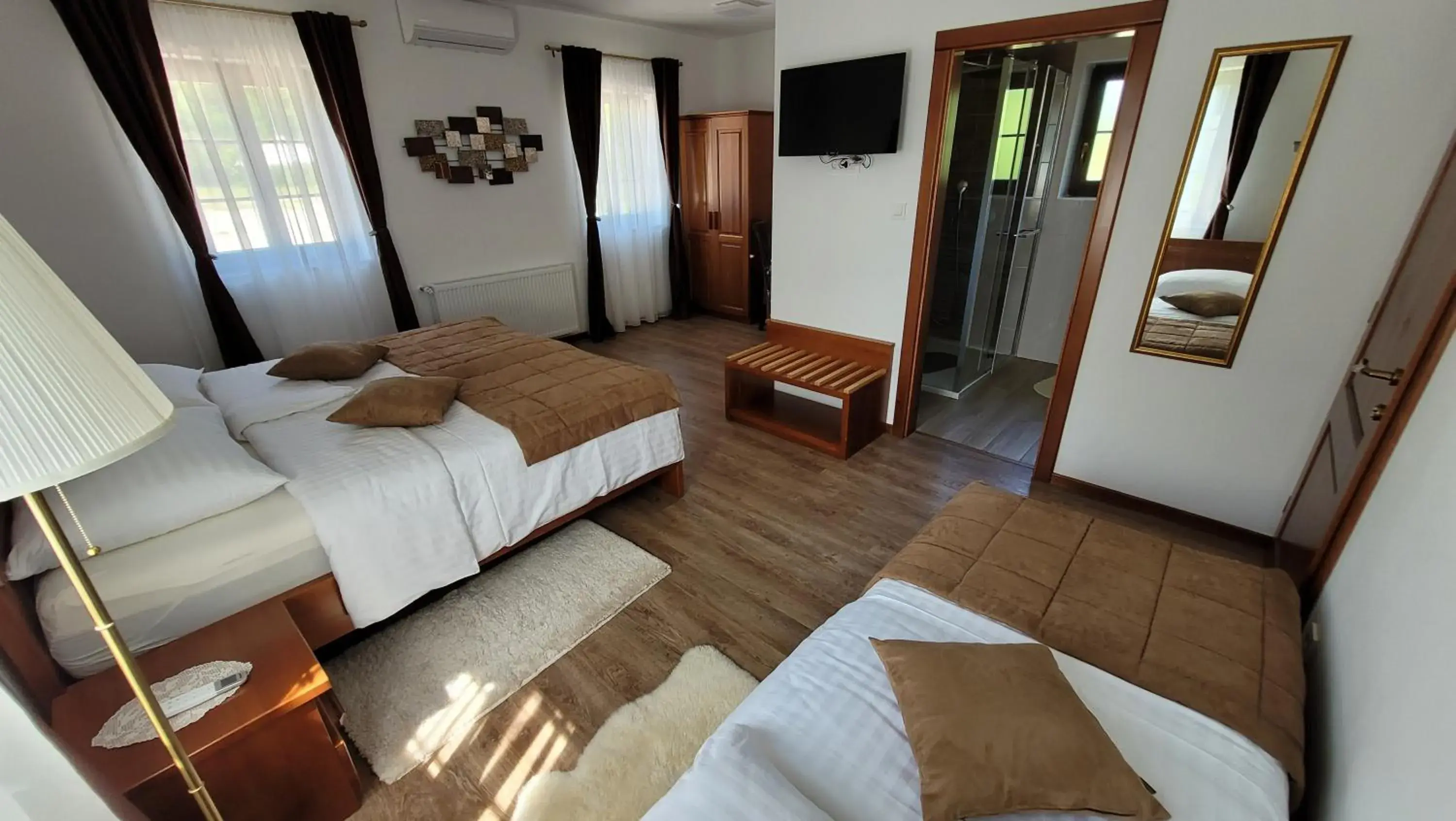 Deluxe Triple Room in B&B Plitvice Lakes Villa Mija Deluxe Triple Room in B&B Plitvice Lakes Villa Mija