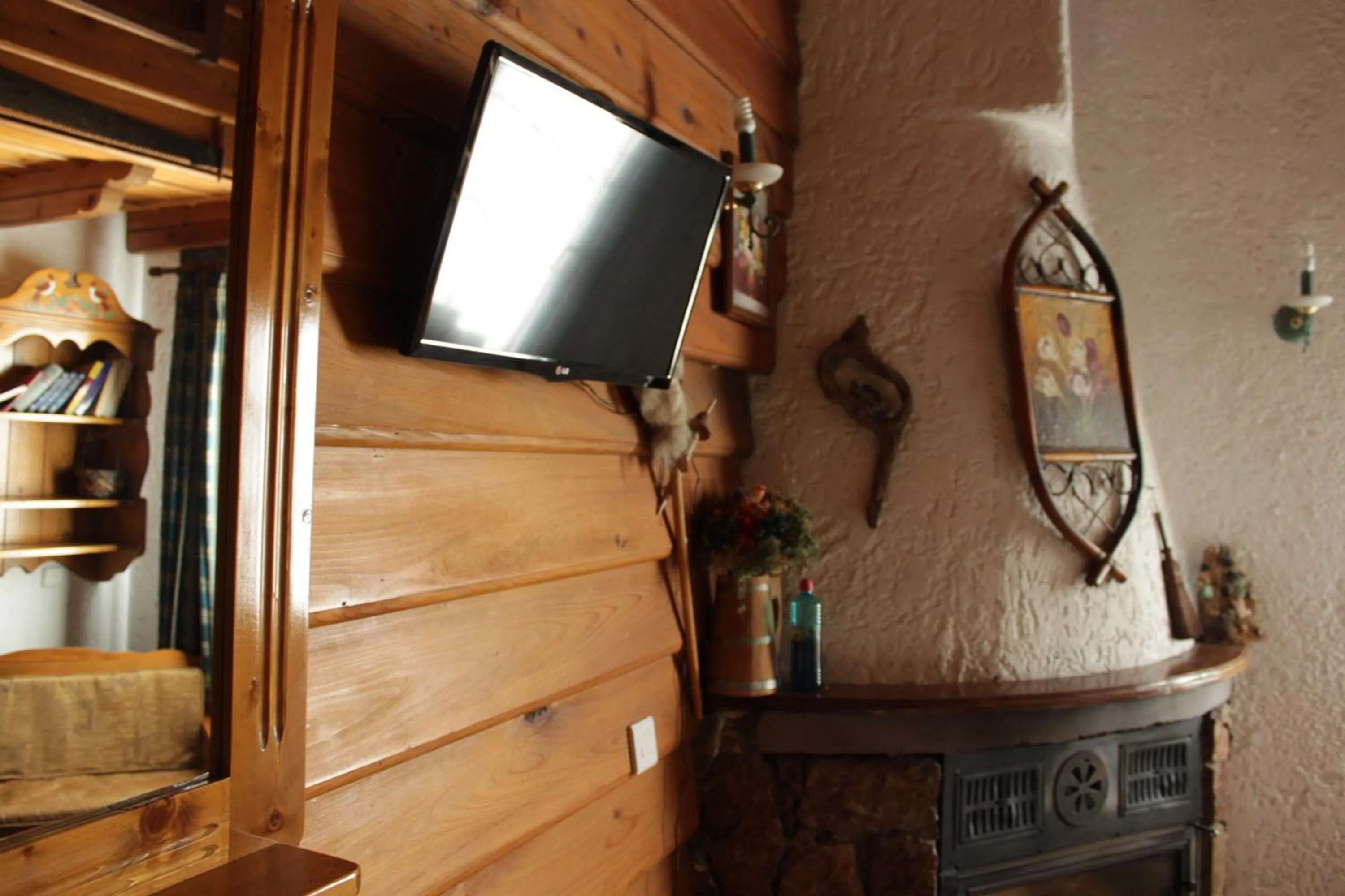 TV and multimedia in I Gonia Tis Linas