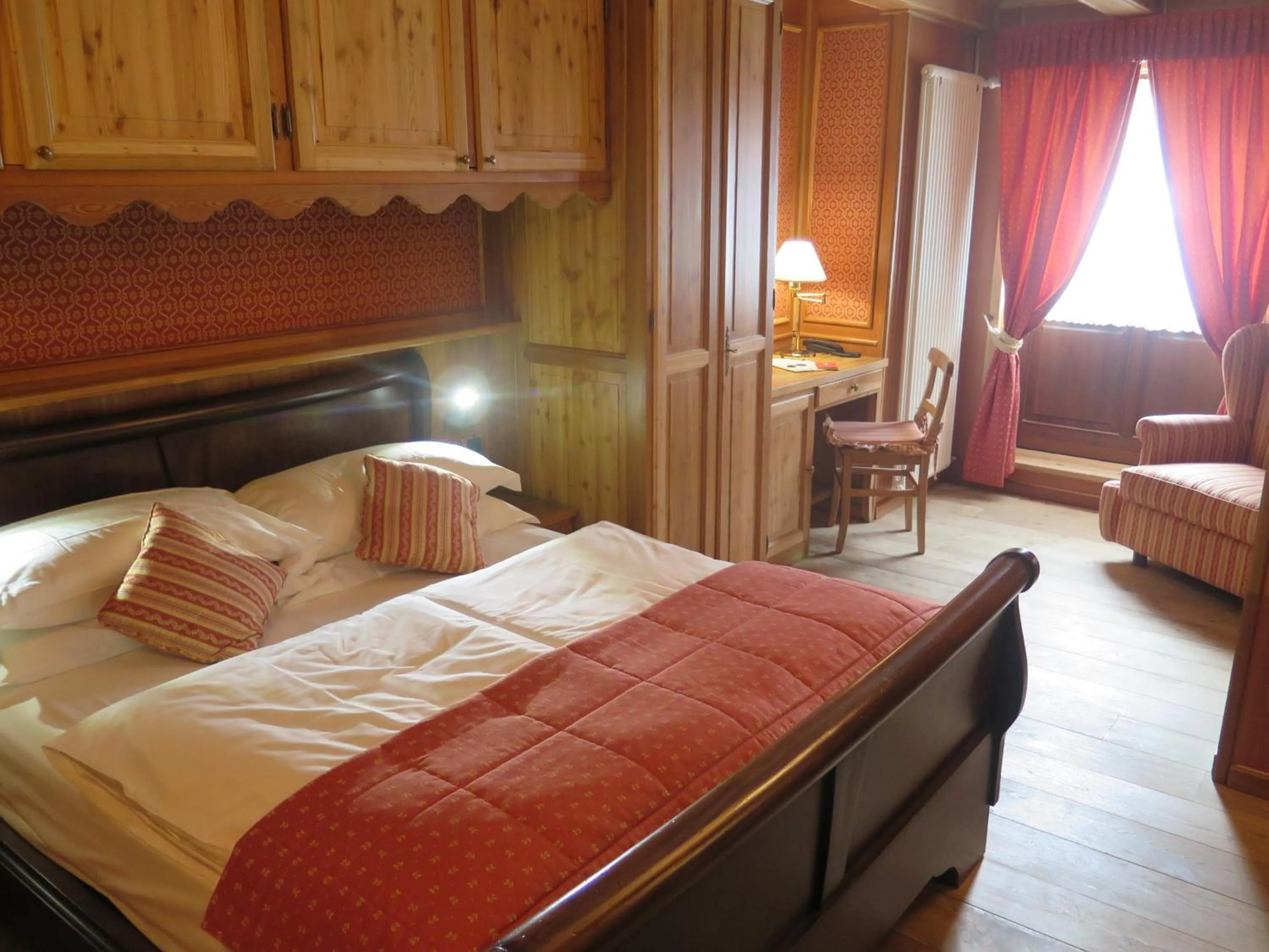Photo of the whole room, Bed in Chambres Mont Cervin