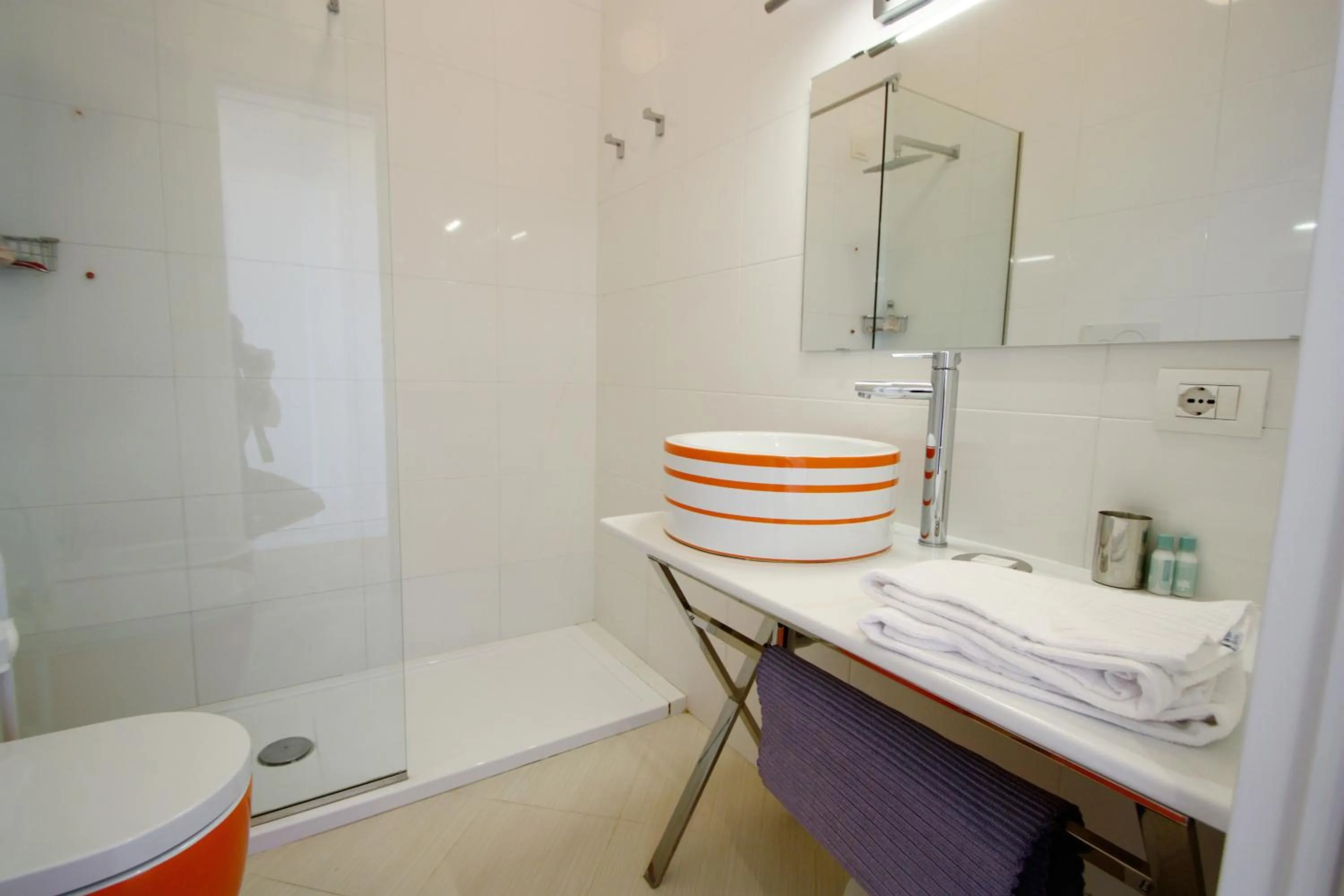 Bathroom in Capri Inn