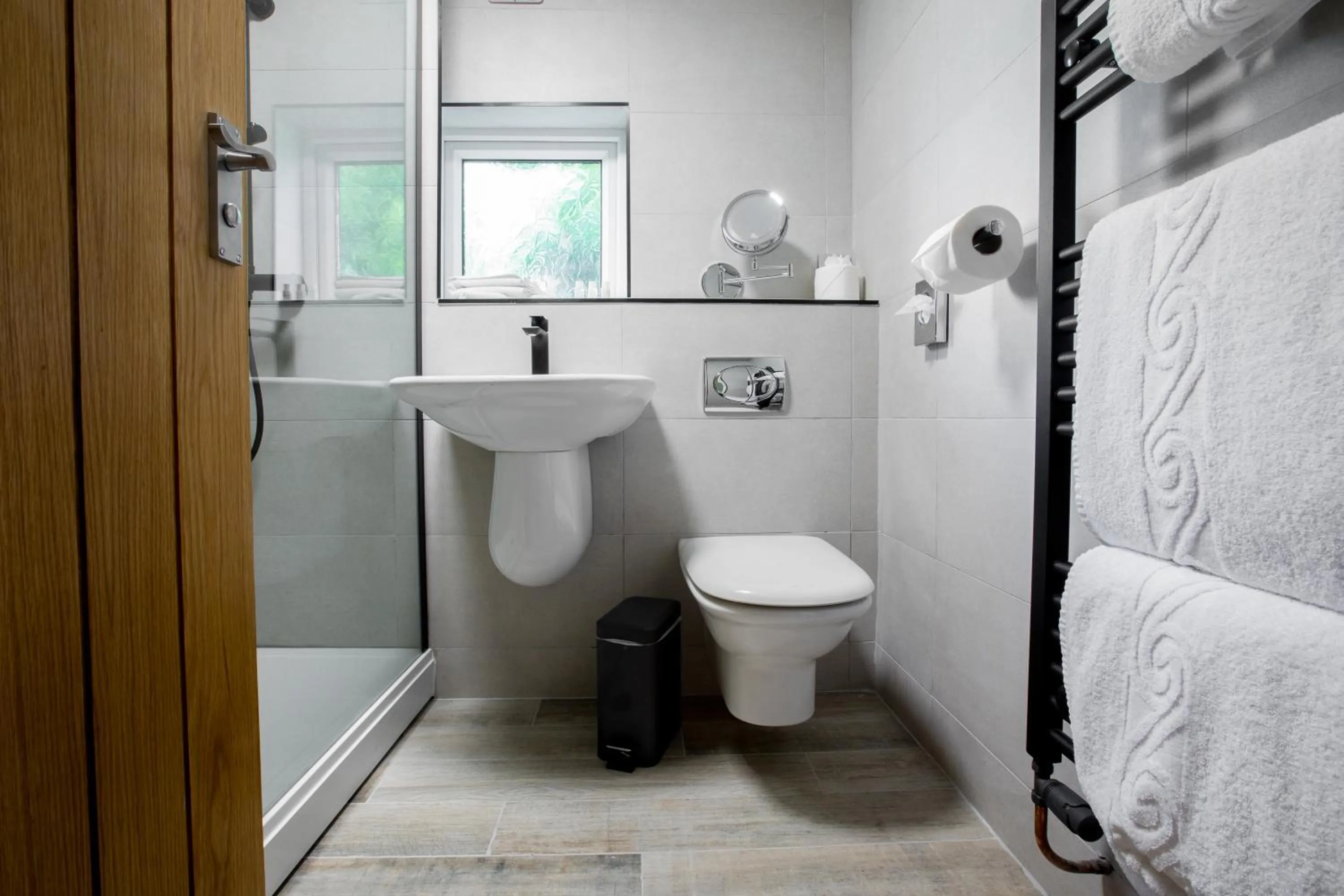 Shower in The Crooklands, BW Signature Collection