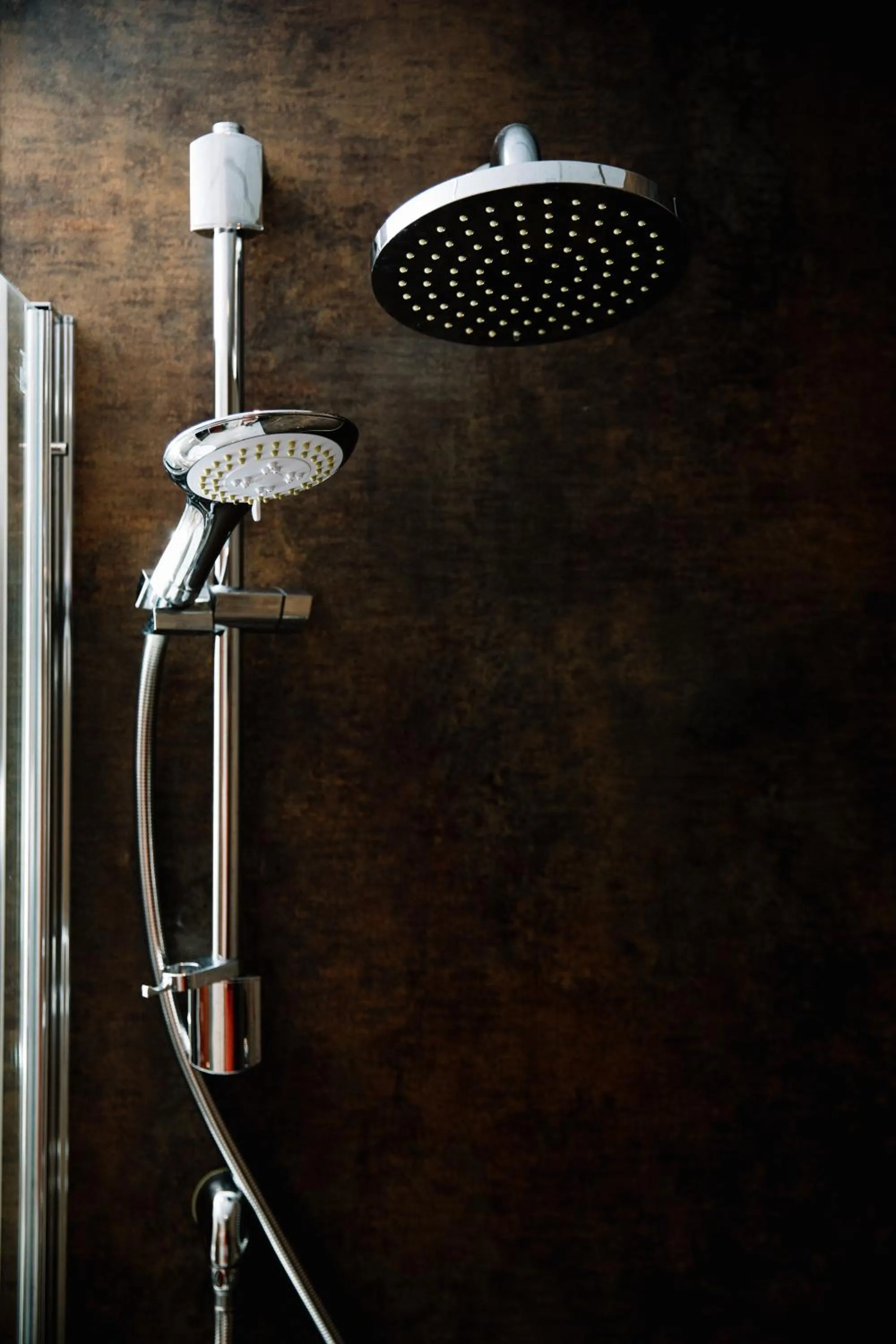 Shower in The Crooklands, BW Signature Collection
