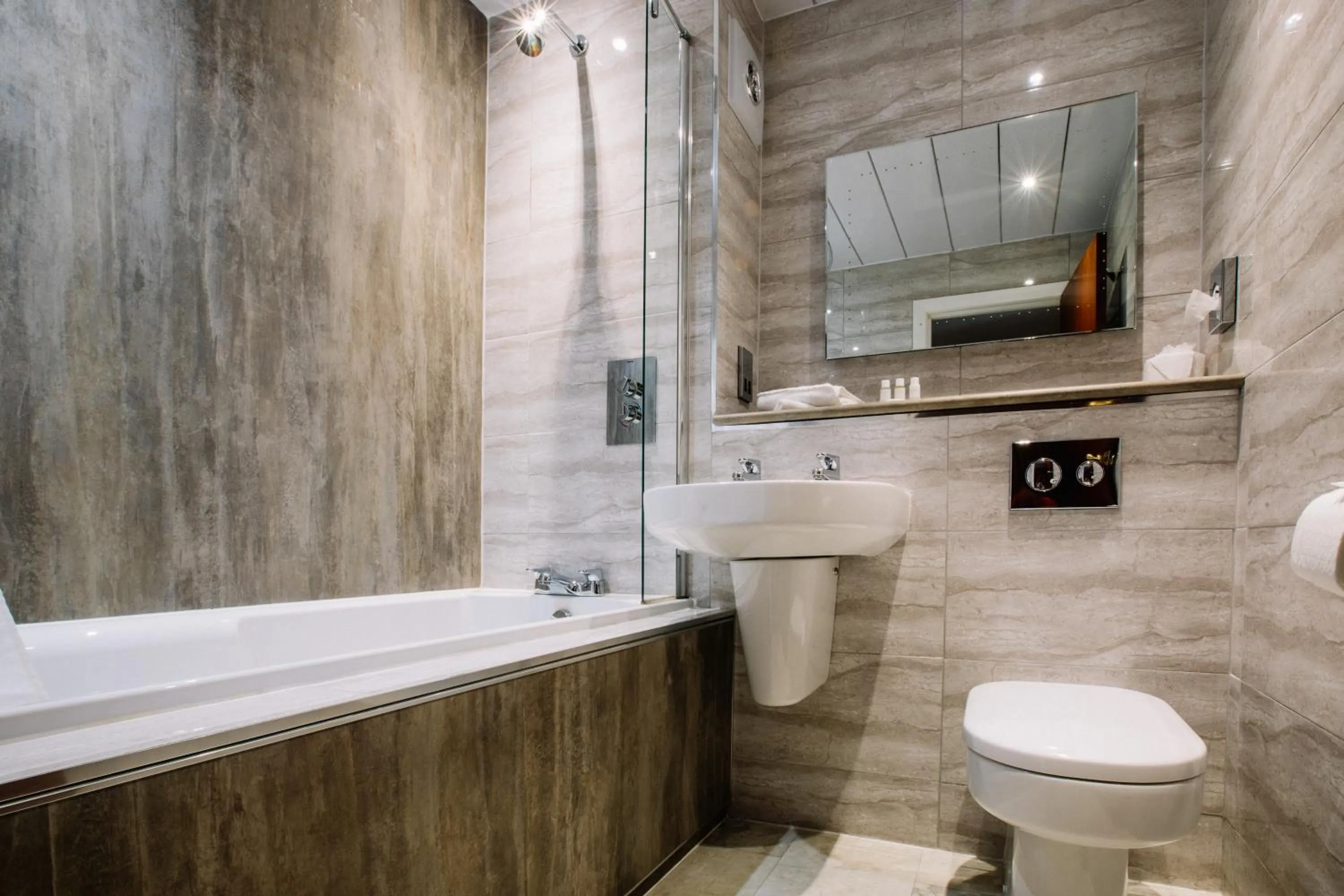 Toilet in The Crooklands, BW Signature Collection