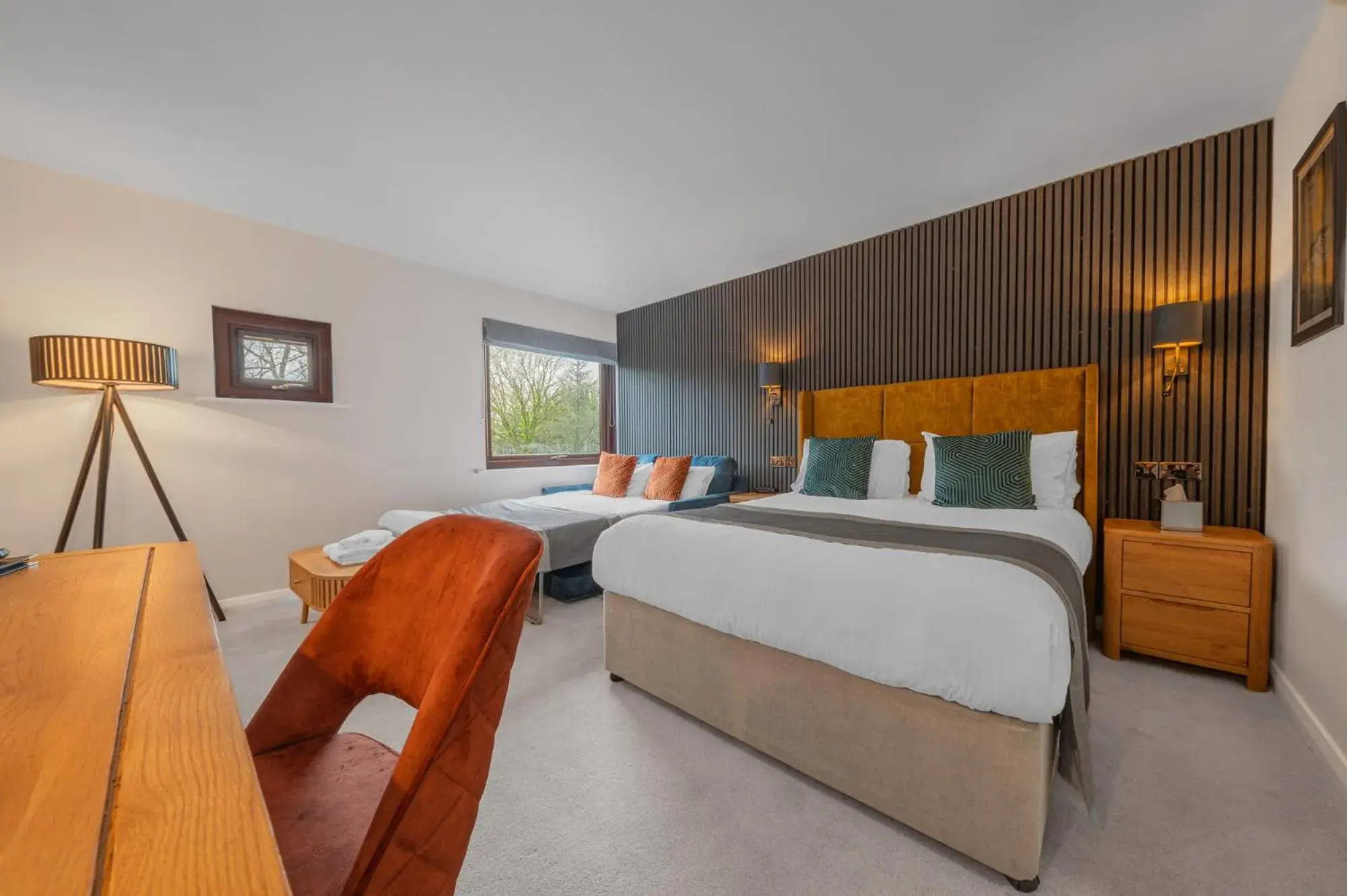 Deluxe King Room with Sofabed – Nonsmoking in The Crooklands, BW Signature Collection Deluxe King Room with Sofabed – Nonsmoking in The Crooklands, BW Signature Collection