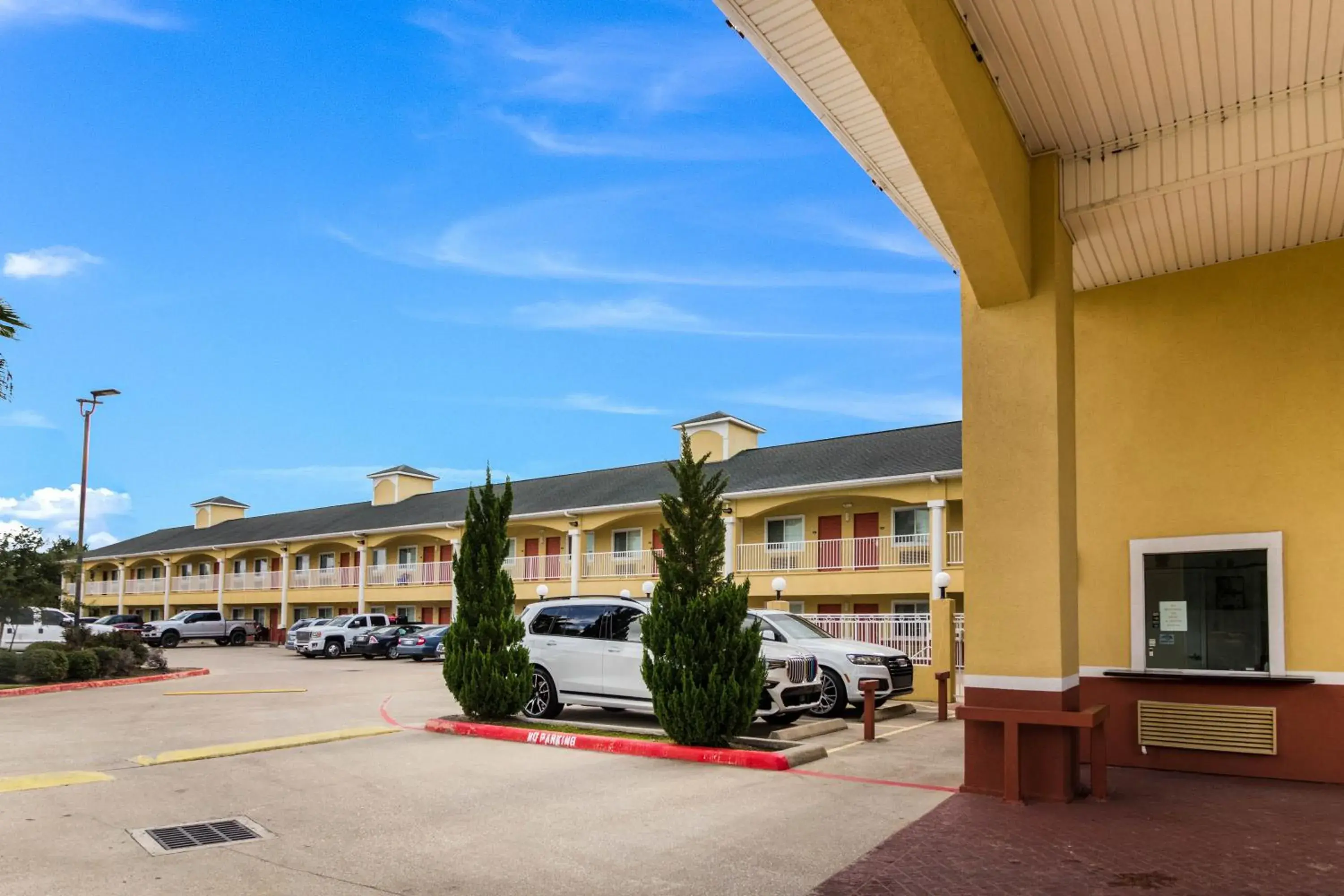 Property building in Scottish Inn and Suites Baytown Property building in Scottish Inn and Suites Baytown
