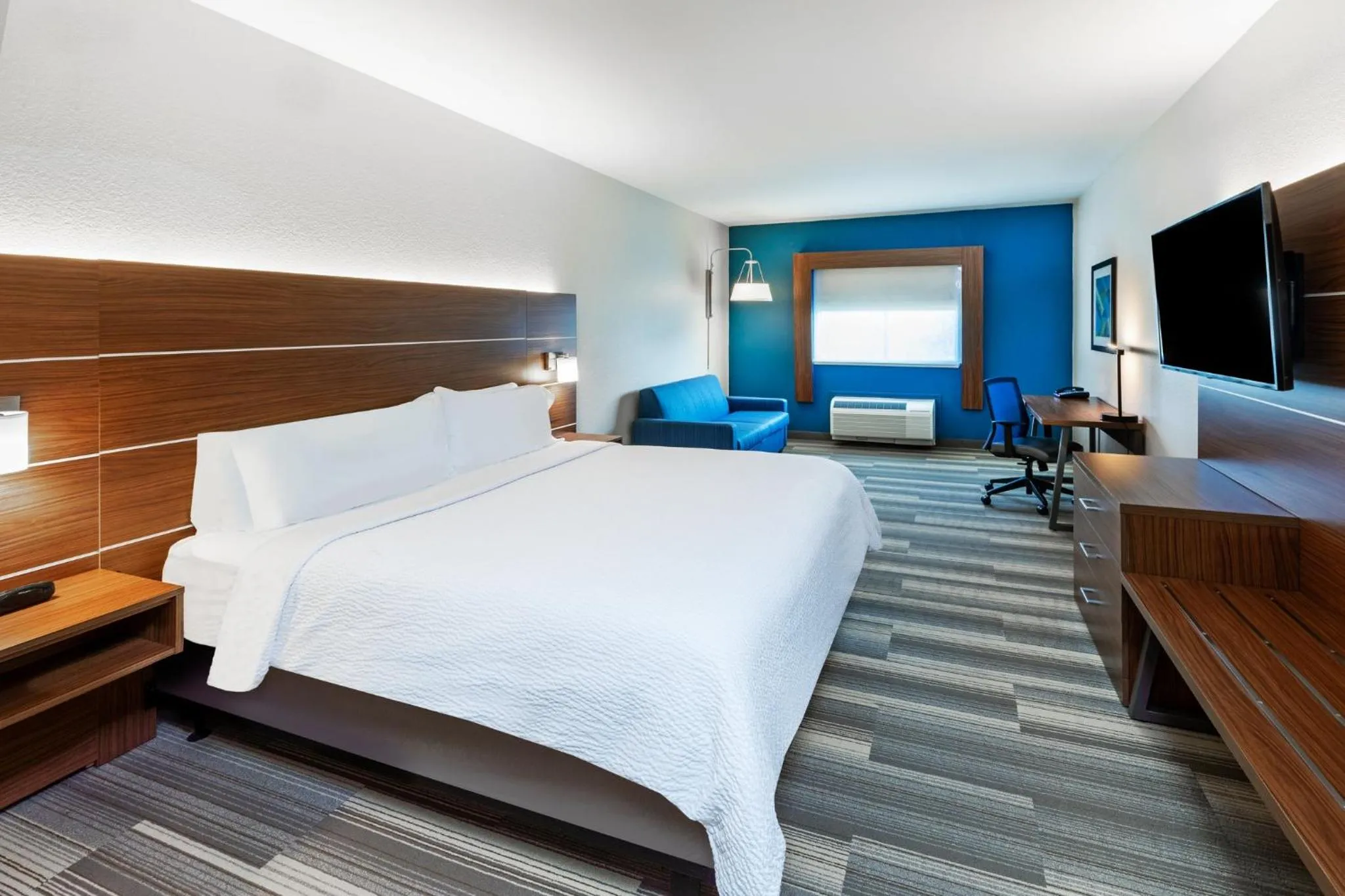 Photo of the whole room, Bed in Holiday Inn Express & Suites Del Rio by IHG