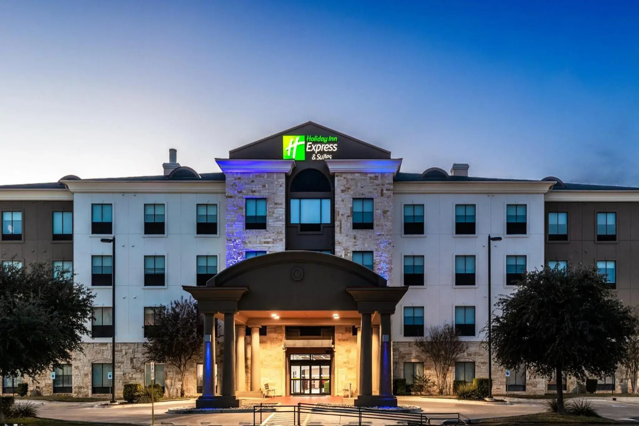 Property building in Holiday Inn Express & Suites Del Rio by IHG Property building in Holiday Inn Express & Suites Del Rio by IHG