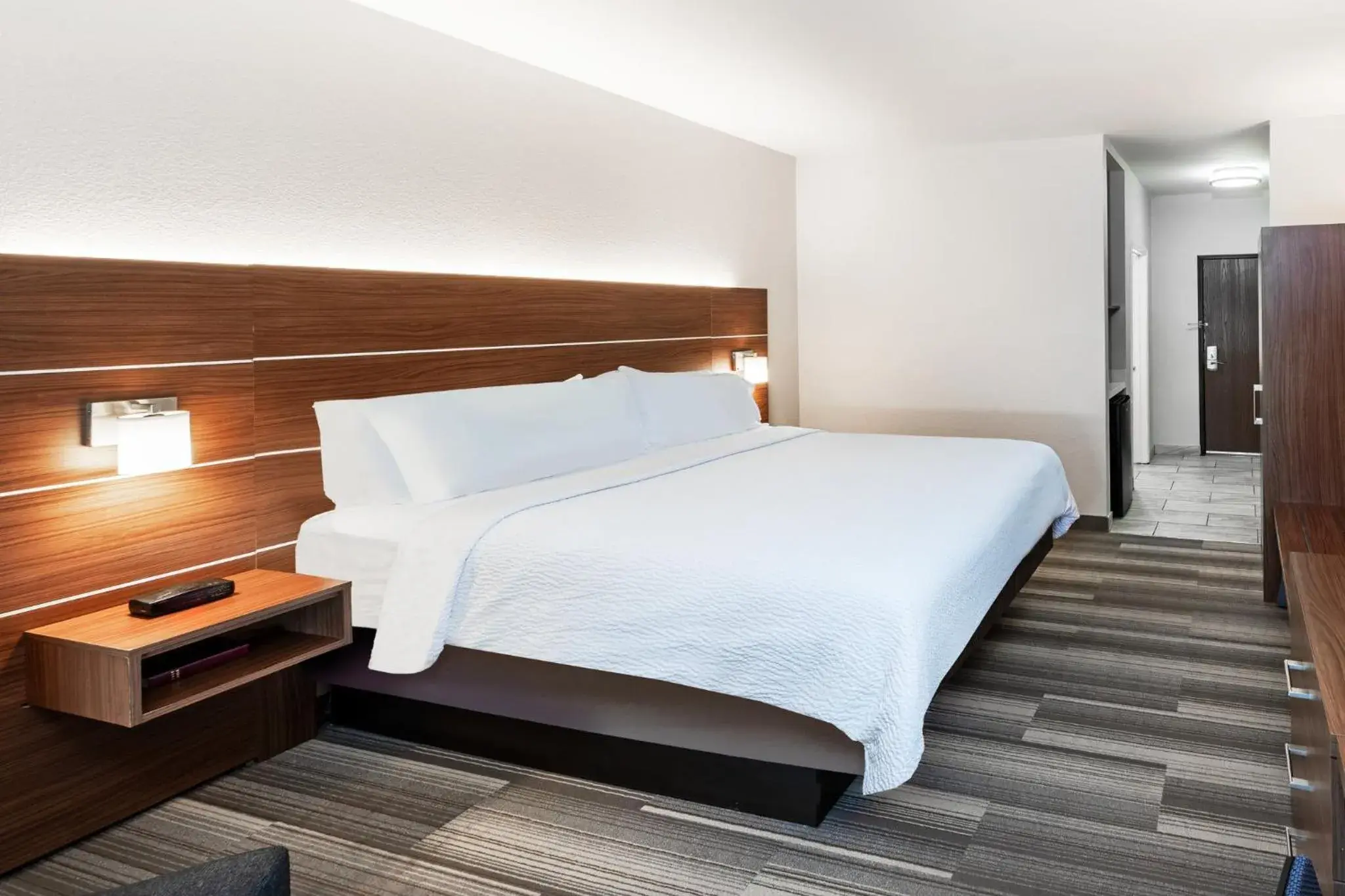 Standard King Room - Mobility Accessible in Holiday Inn Express & Suites Del Rio by IHG Standard King Room - Mobility Accessible in Holiday Inn Express & Suites Del Rio by IHG