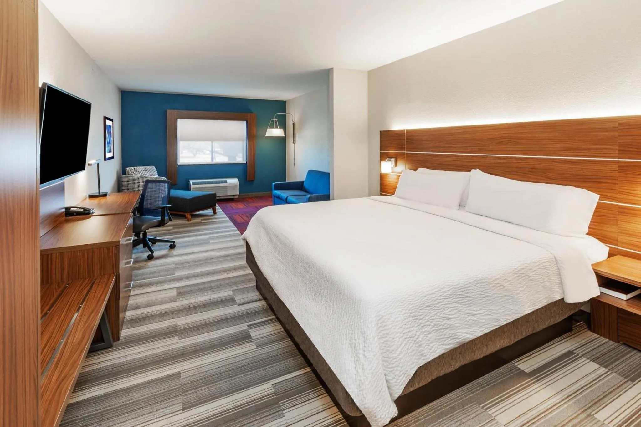 Photo of the whole room, Bed in Holiday Inn Express & Suites Del Rio by IHG