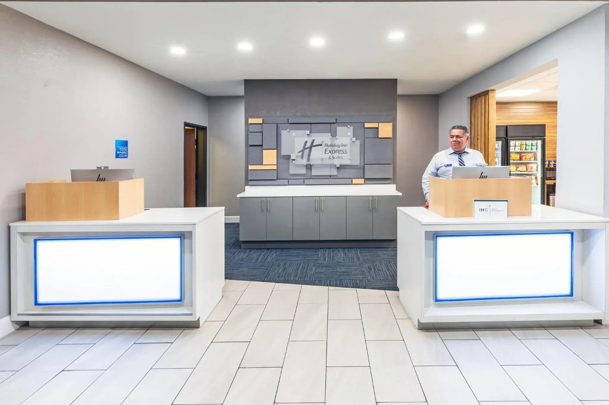 Property building in Holiday Inn Express & Suites Del Rio by IHG Property building in Holiday Inn Express & Suites Del Rio by IHG