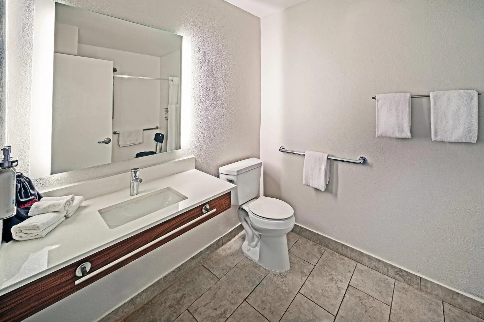 Photo of the whole room in Holiday Inn Express & Suites Del Rio by IHG