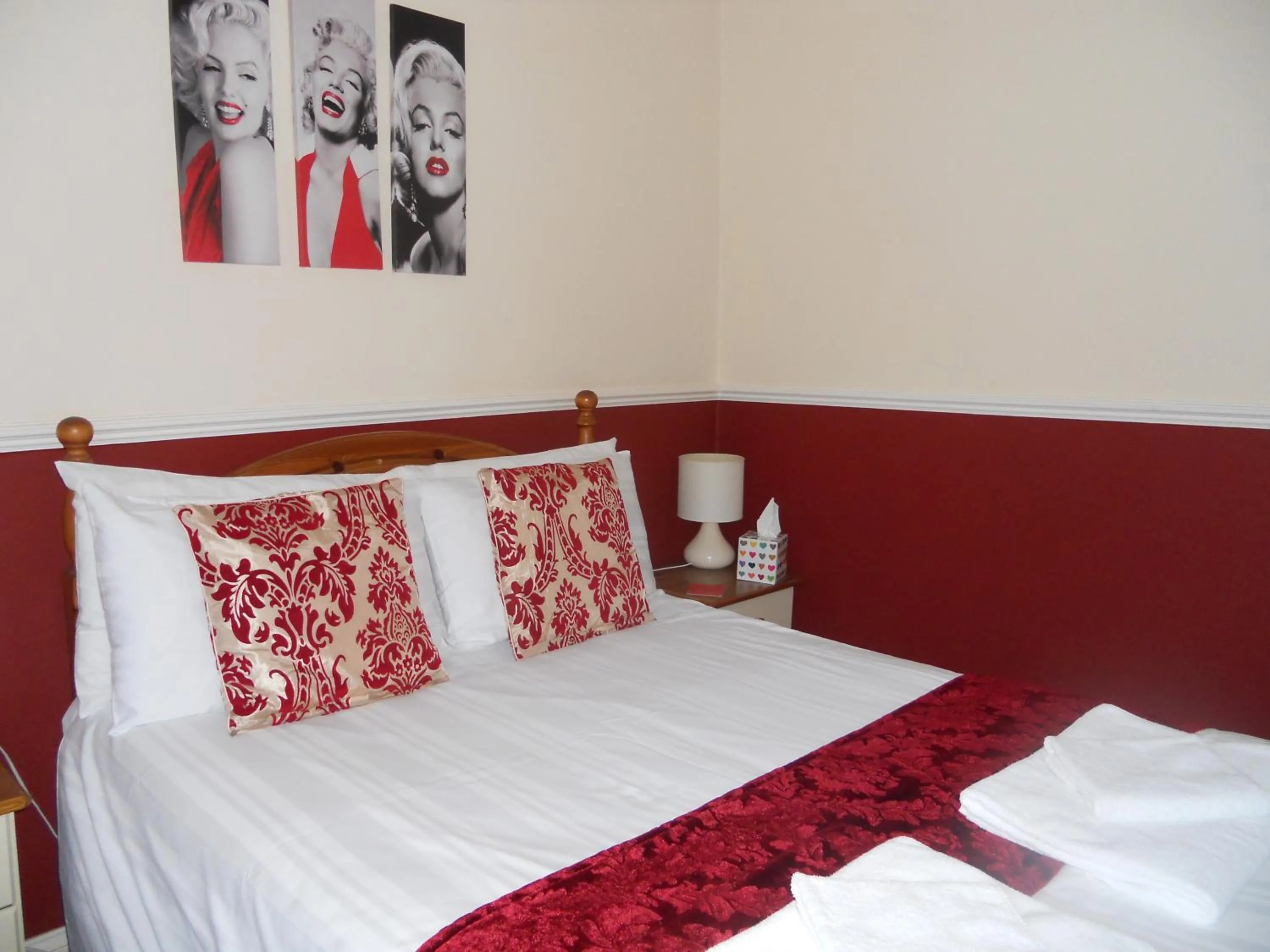 Bedroom, Bed in All Seasons Guest House