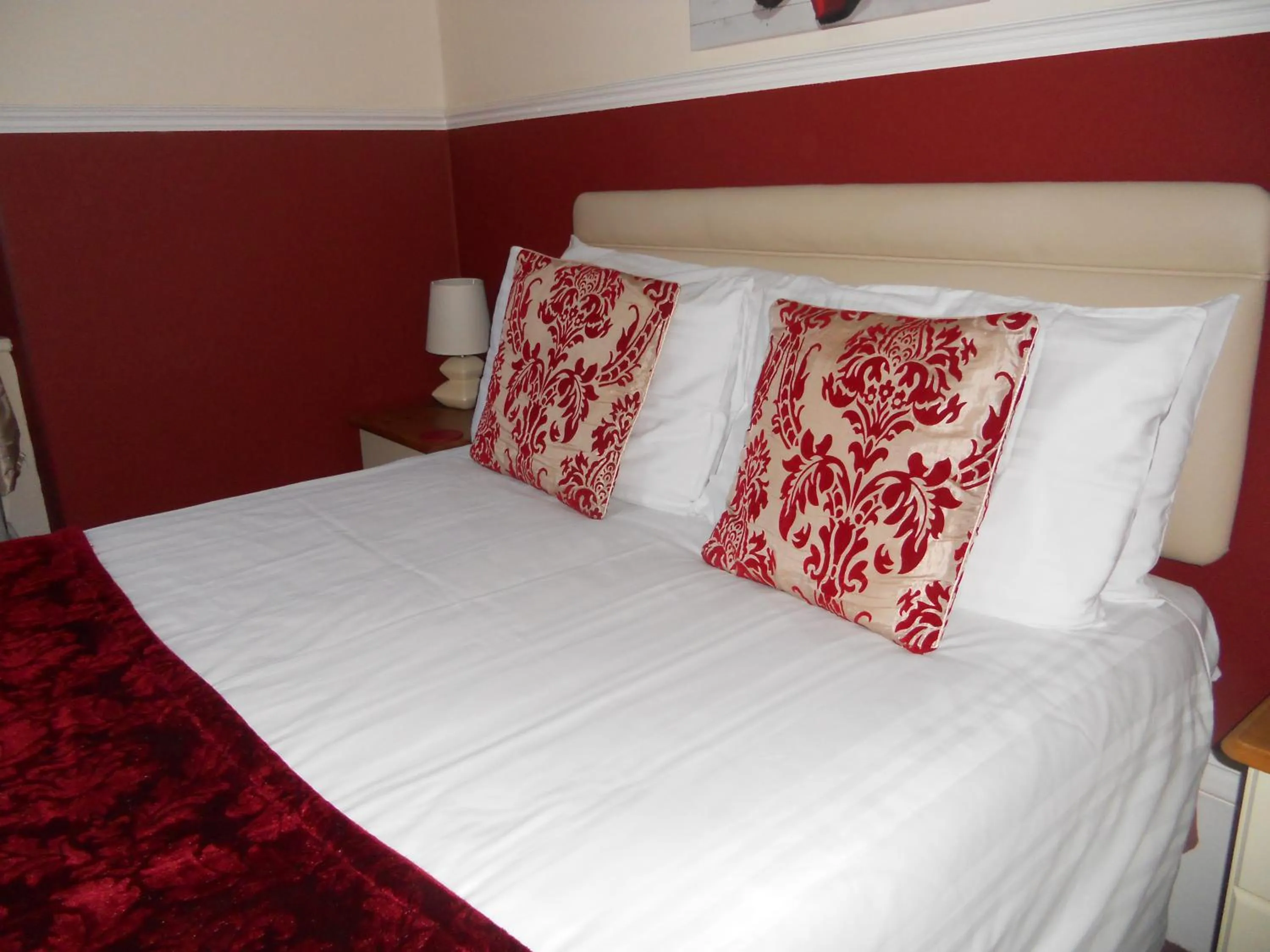 Bedroom, Bed in All Seasons Guest House