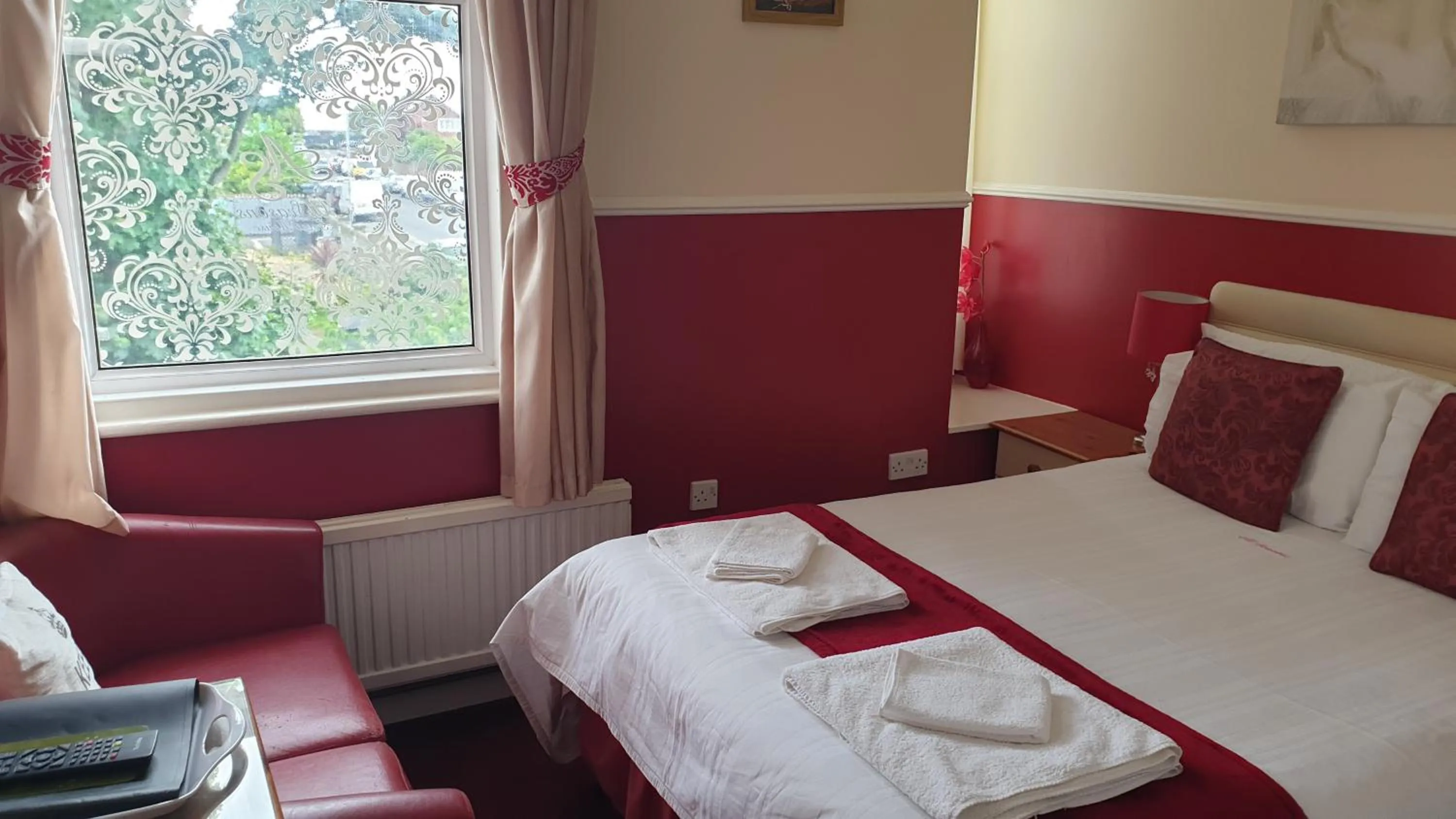 Photo of the whole room, Bed in All Seasons Guest House