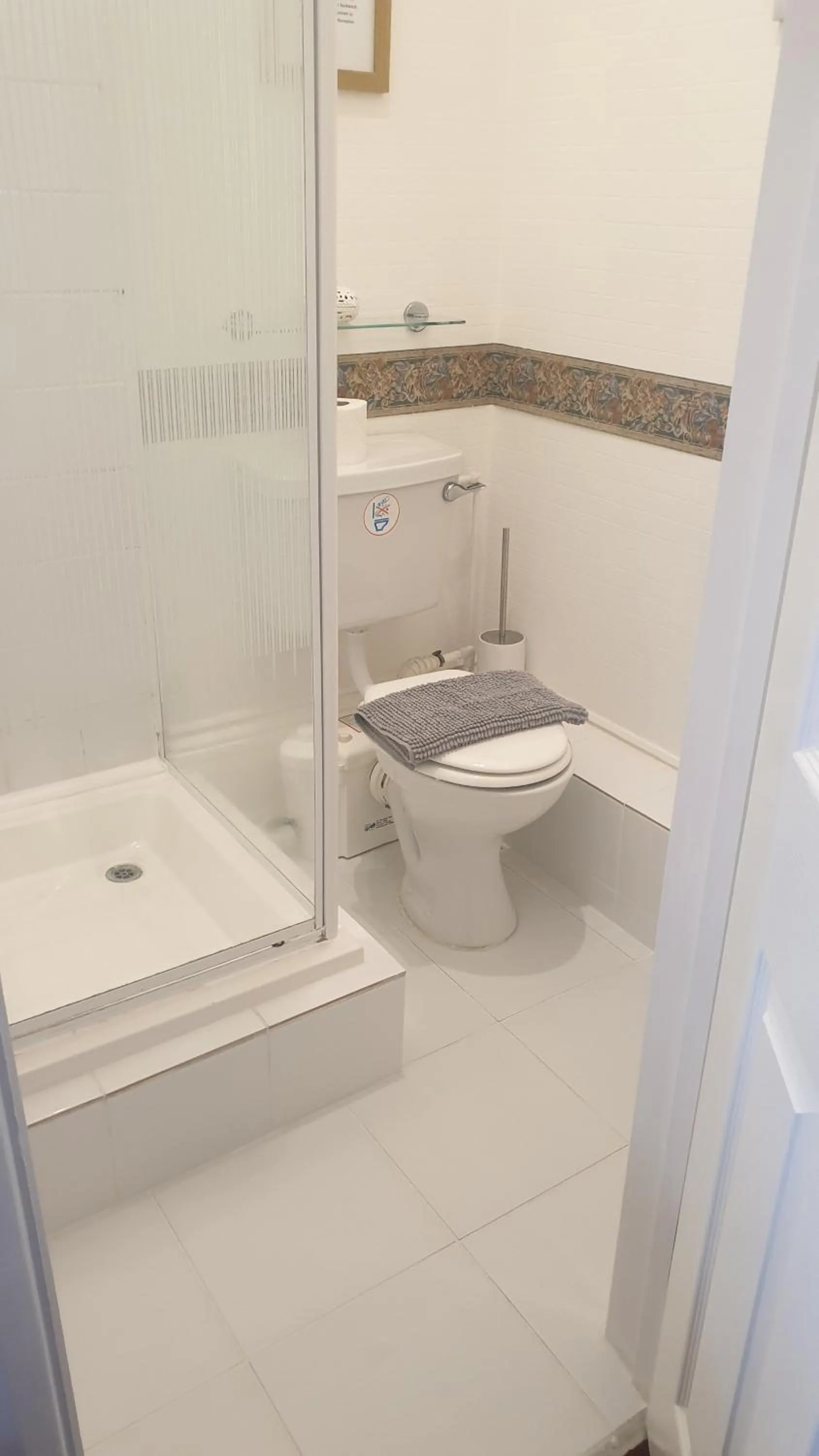 Shower in All Seasons Guest House