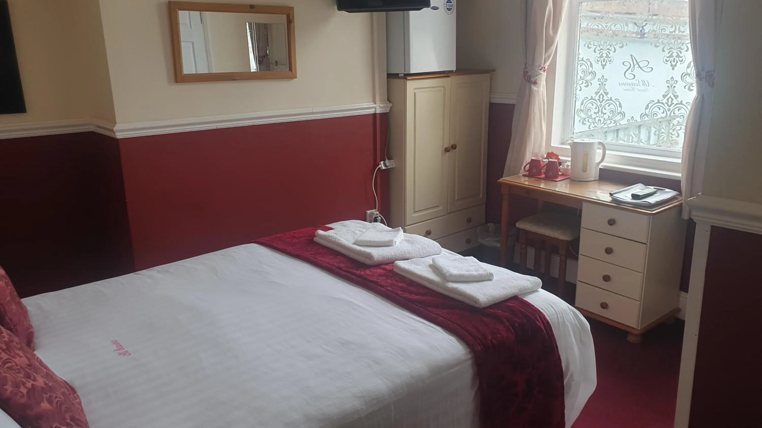 Photo of the whole room, Bed in All Seasons Guest House