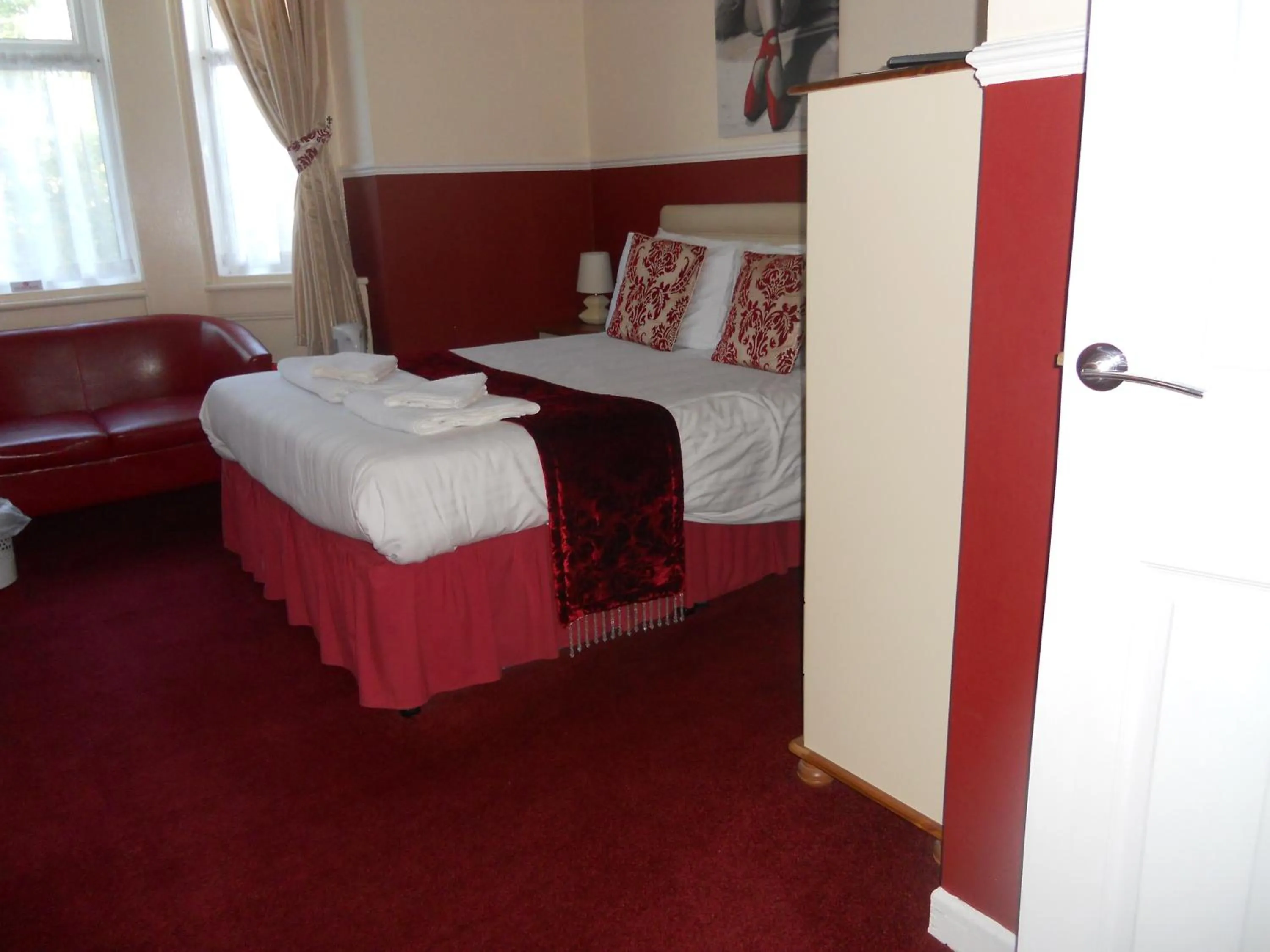 Bedroom, Bed in All Seasons Guest House