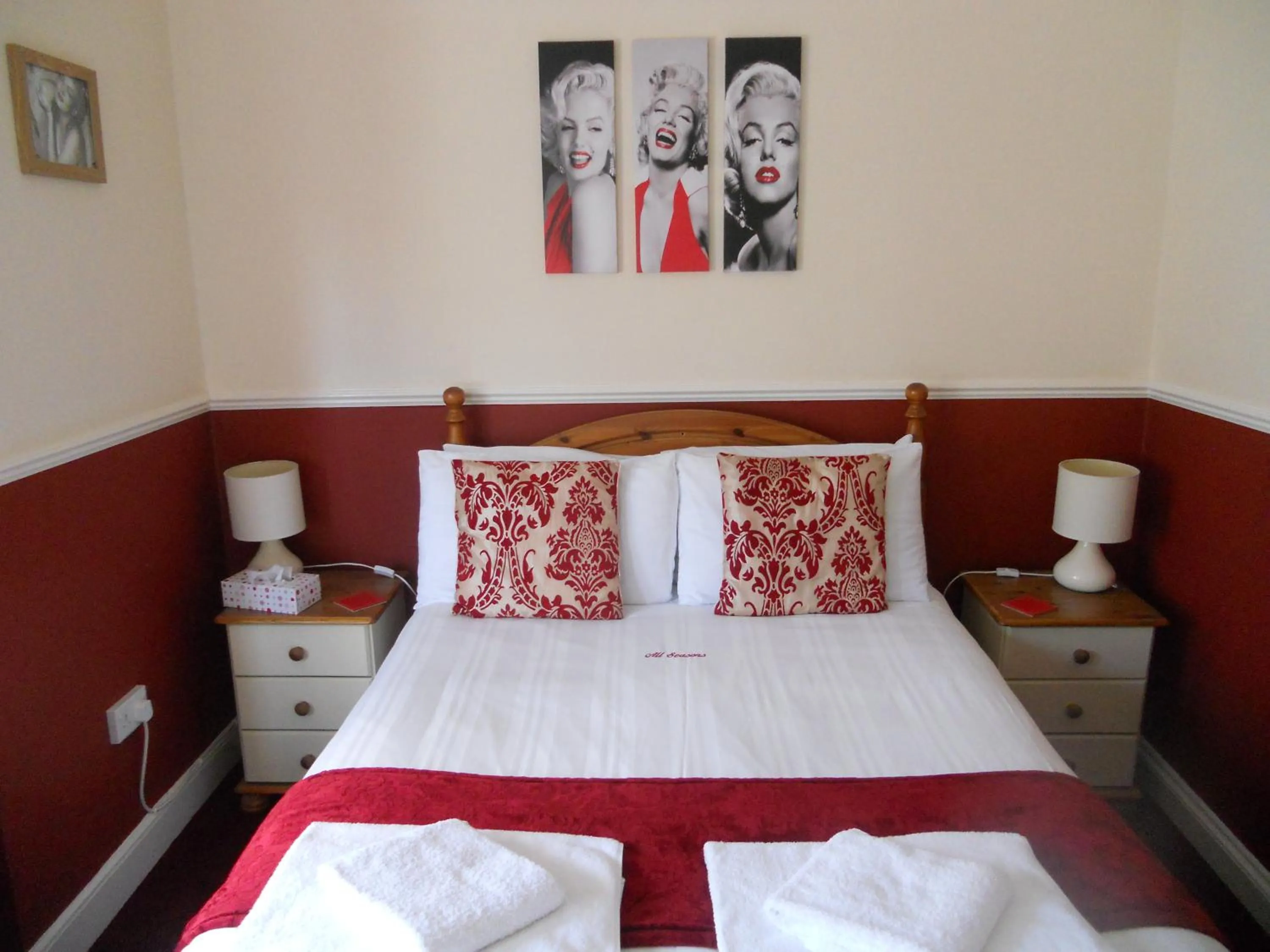 Bedroom, Bed in All Seasons Guest House