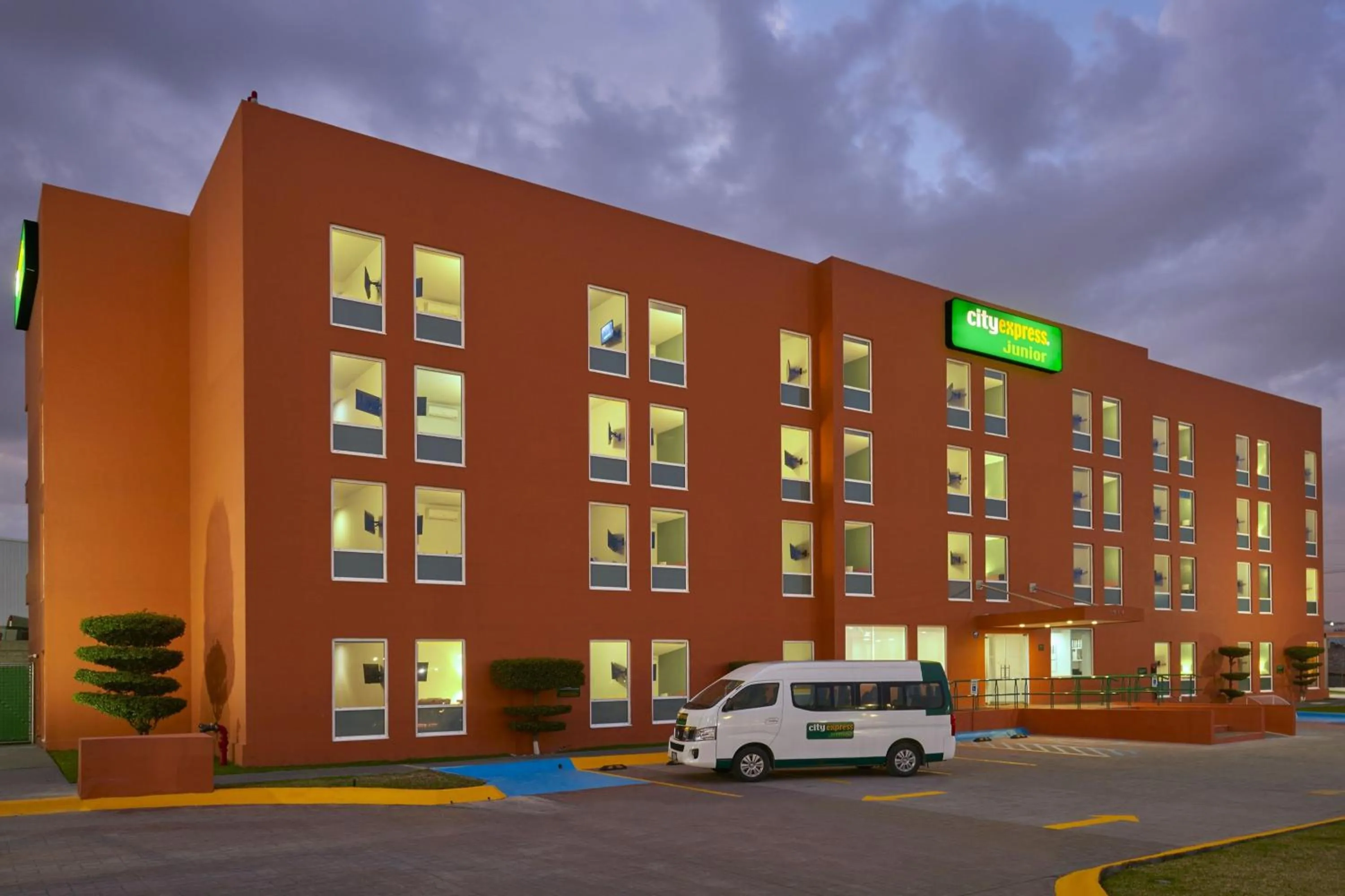 Property building in City Express Junior by Marriott Toluca Aeropuerto