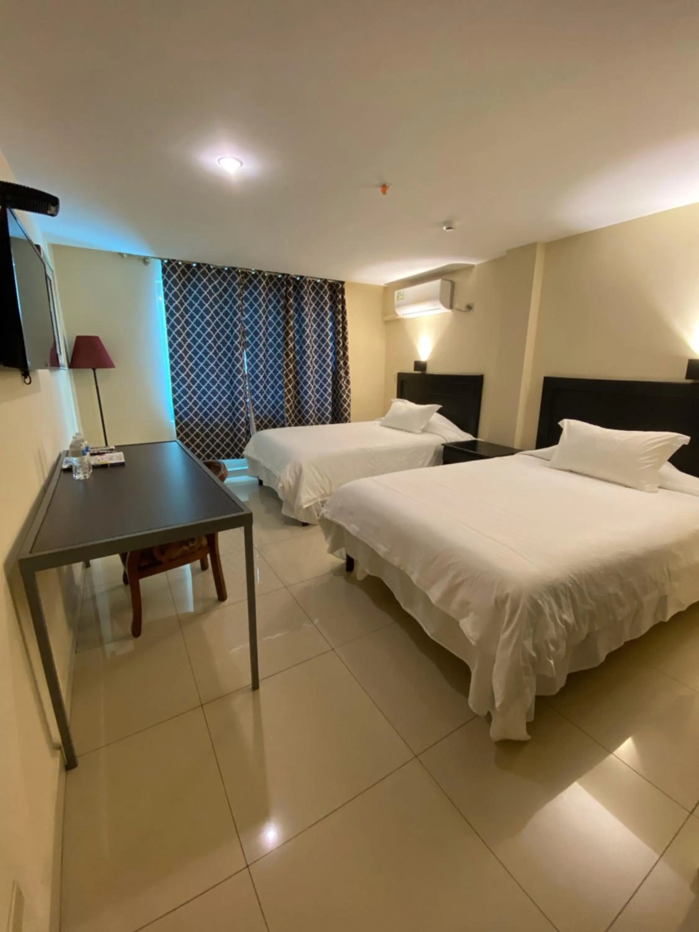 Bed in Hotel F Sur Inn