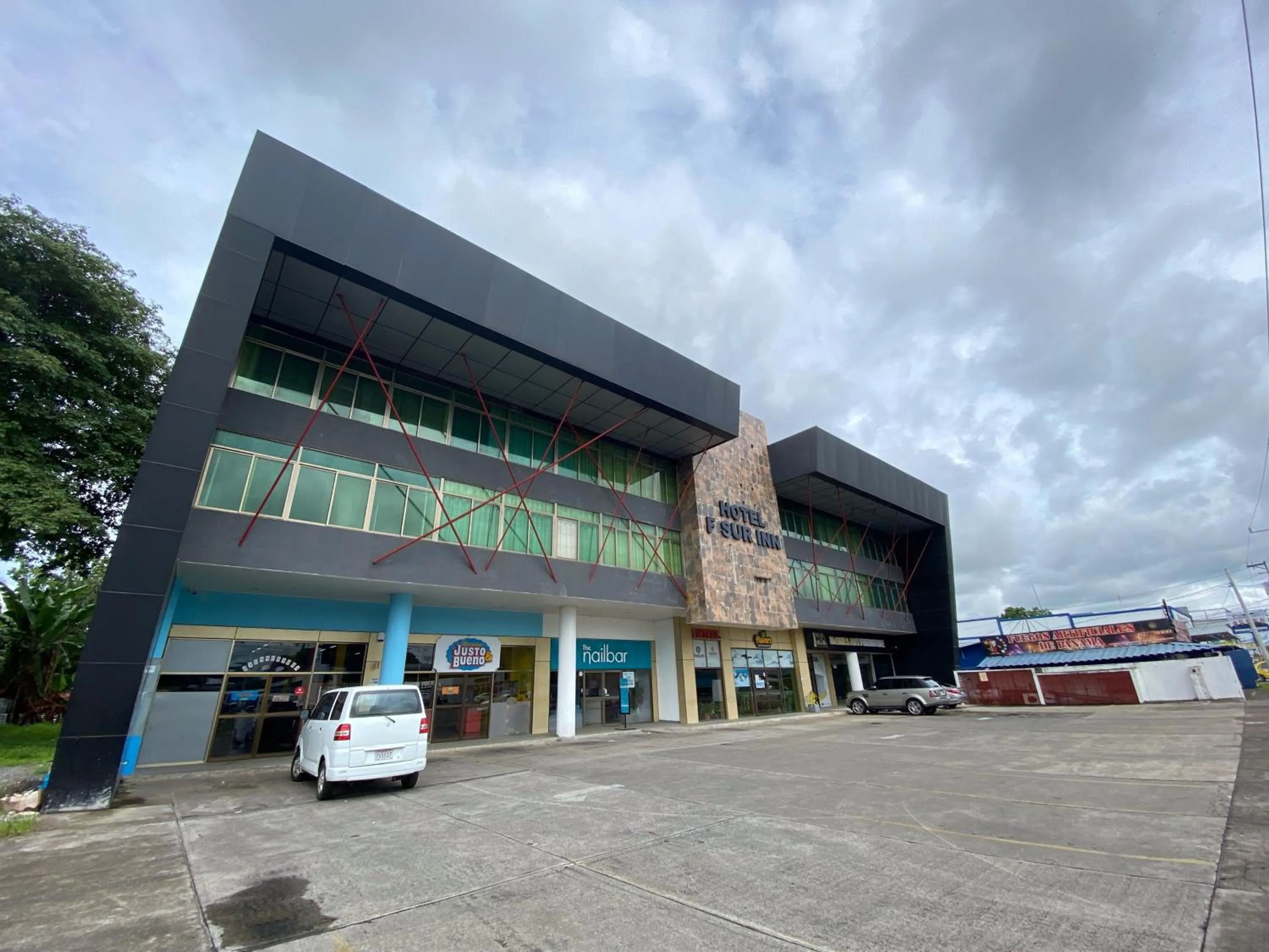 Property building in Hotel F Sur Inn