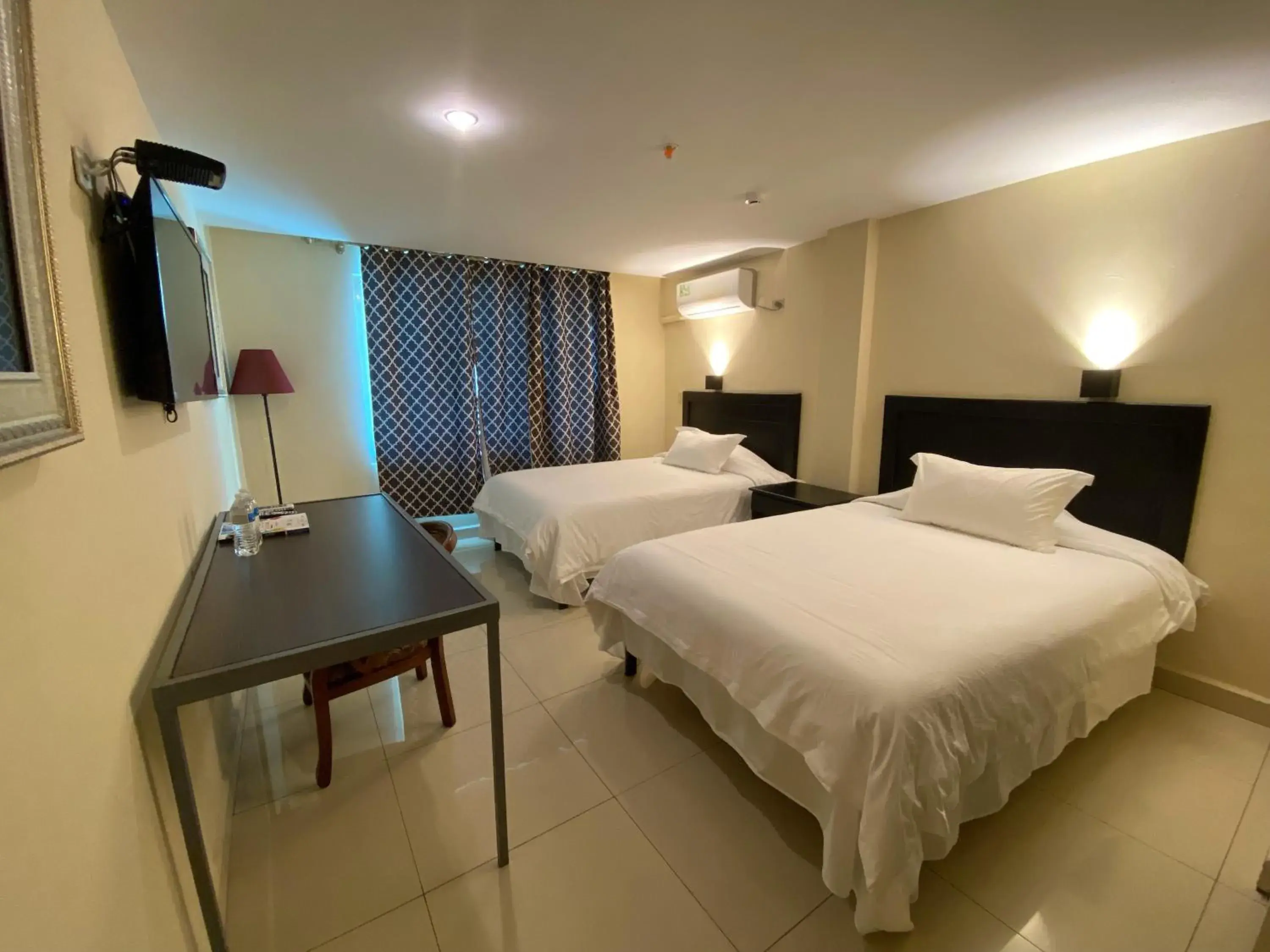 Deluxe Twin Room in Hotel F Sur Inn Deluxe Twin Room in Hotel F Sur Inn