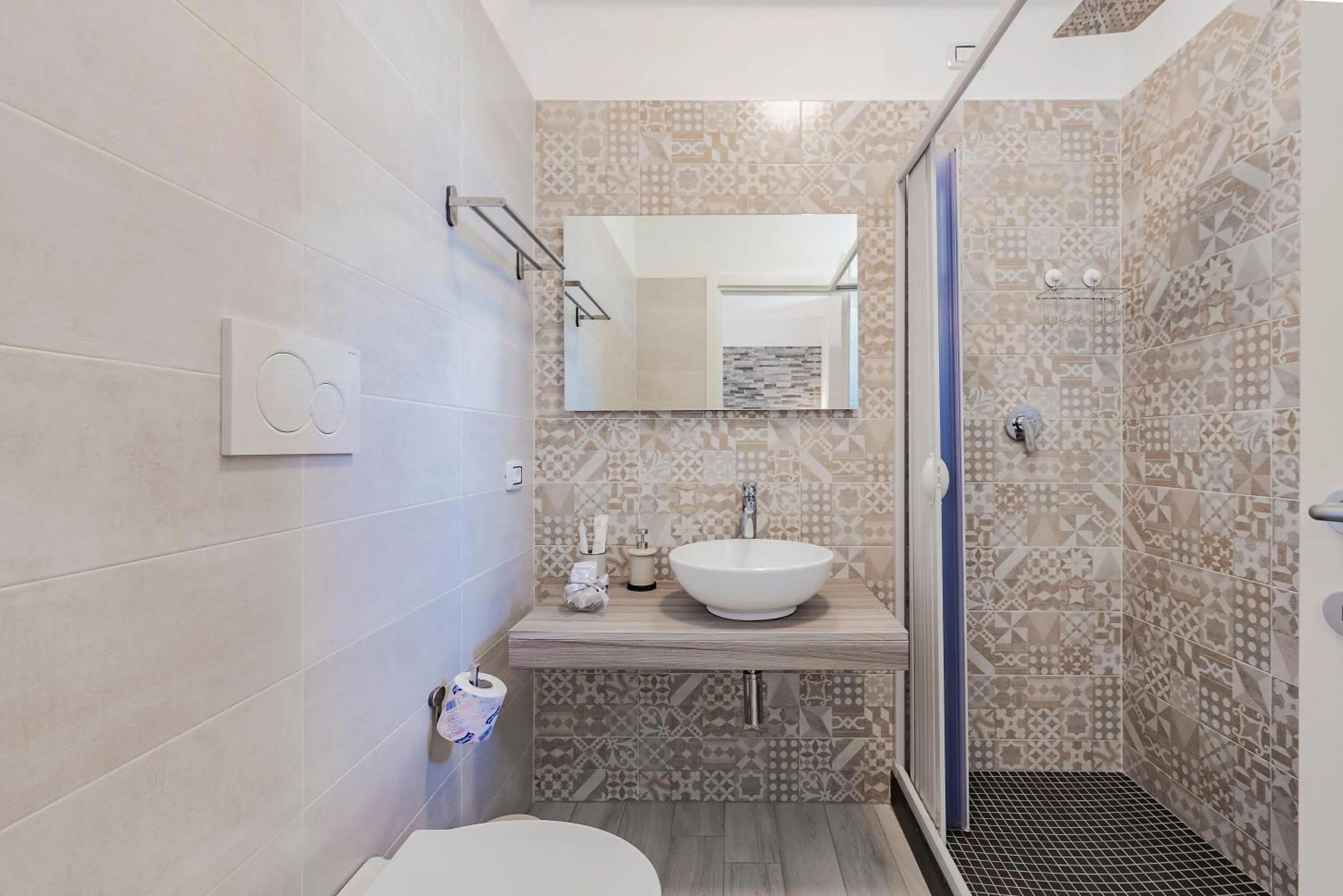 Shower in Terra Mia
