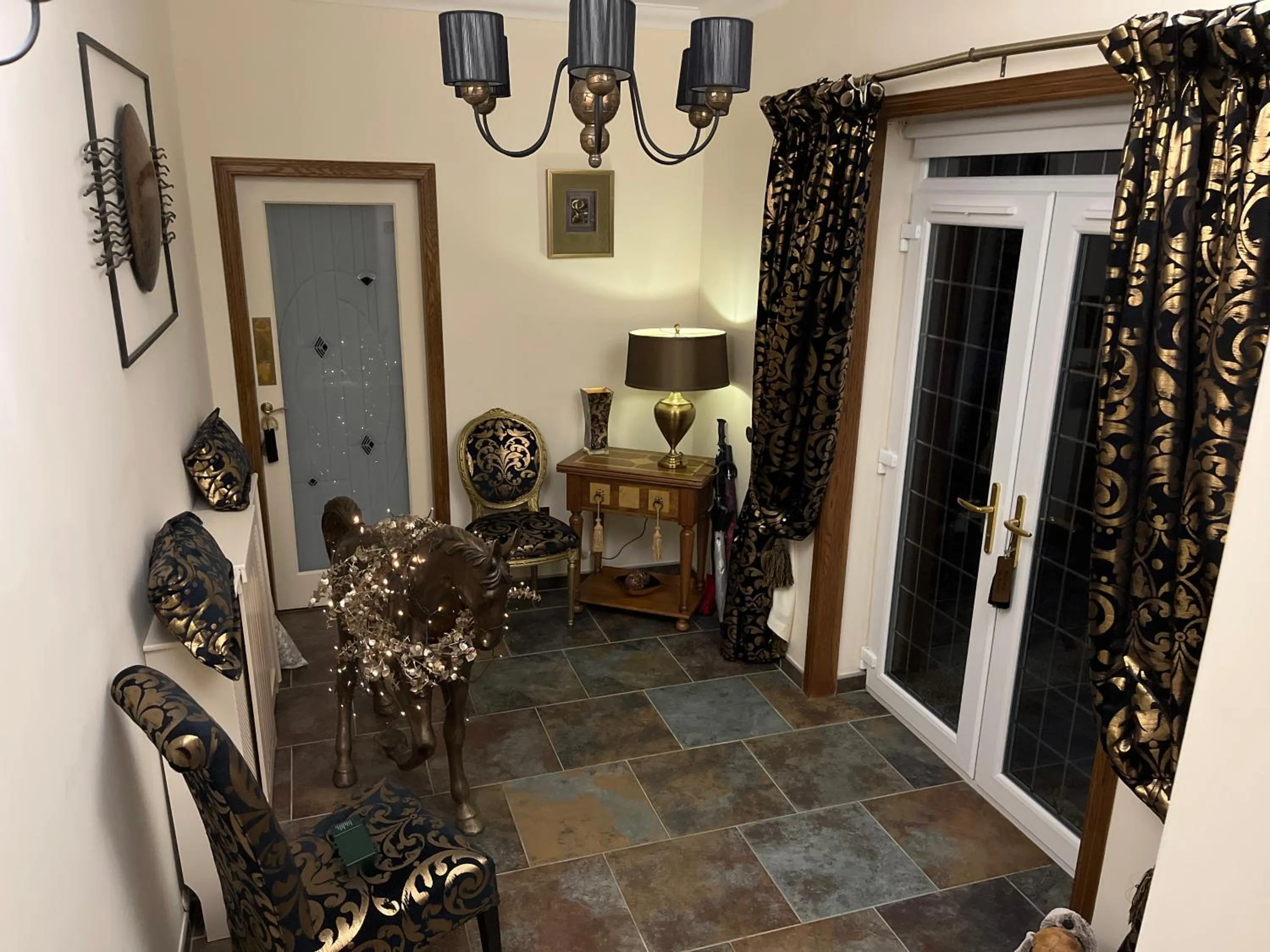 Seating area in Retreat at The Knowe Auchincruive Estate