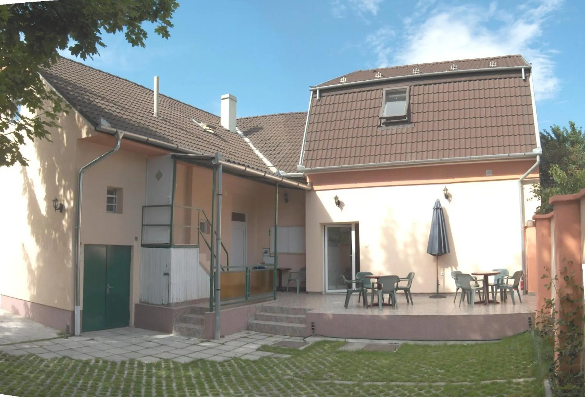 Facade/entrance in Jáde Panzió