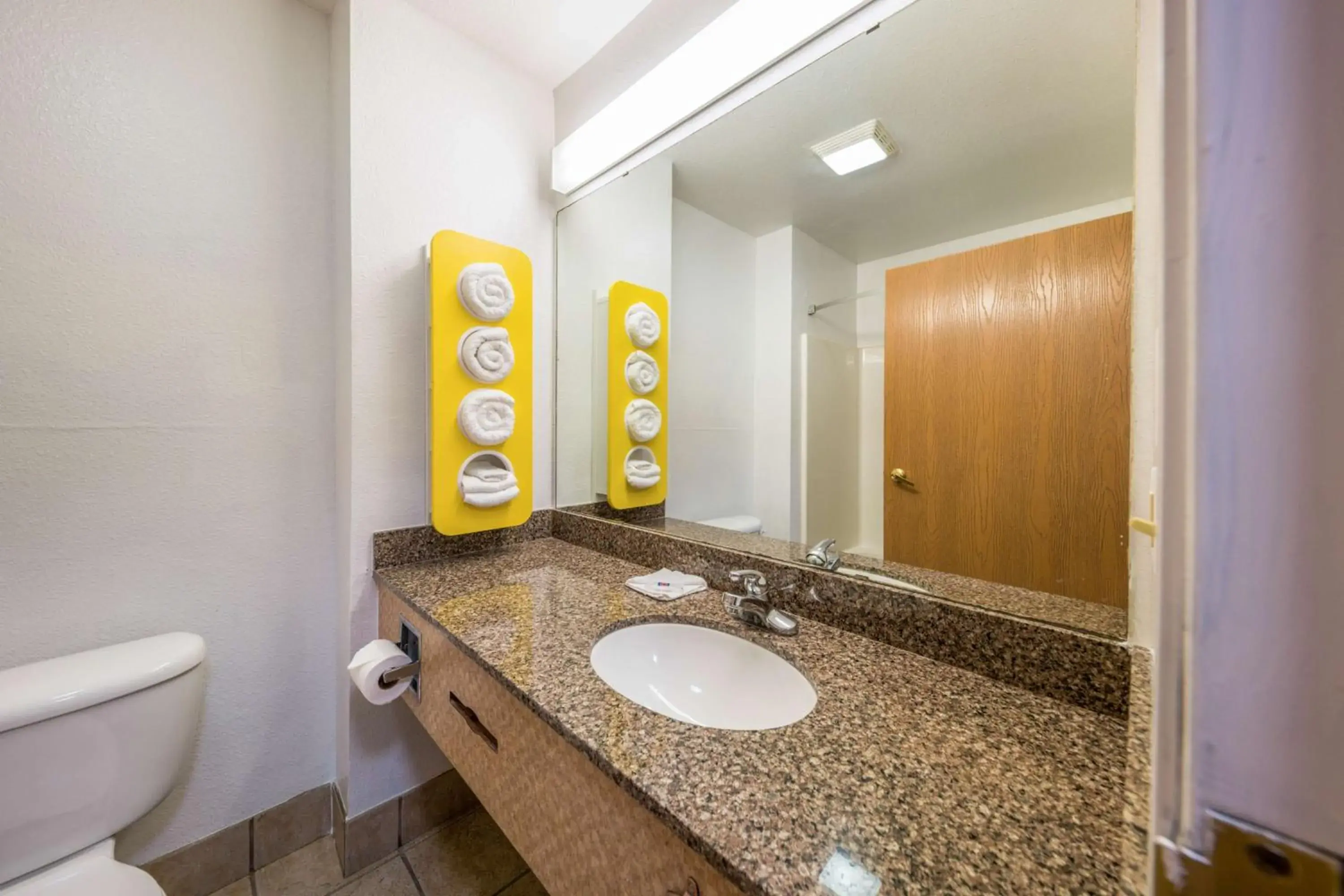 Deluxe King Room - Smoking in Motel 6-Decatur, TX Deluxe King Room - Smoking in Motel 6-Decatur, TX