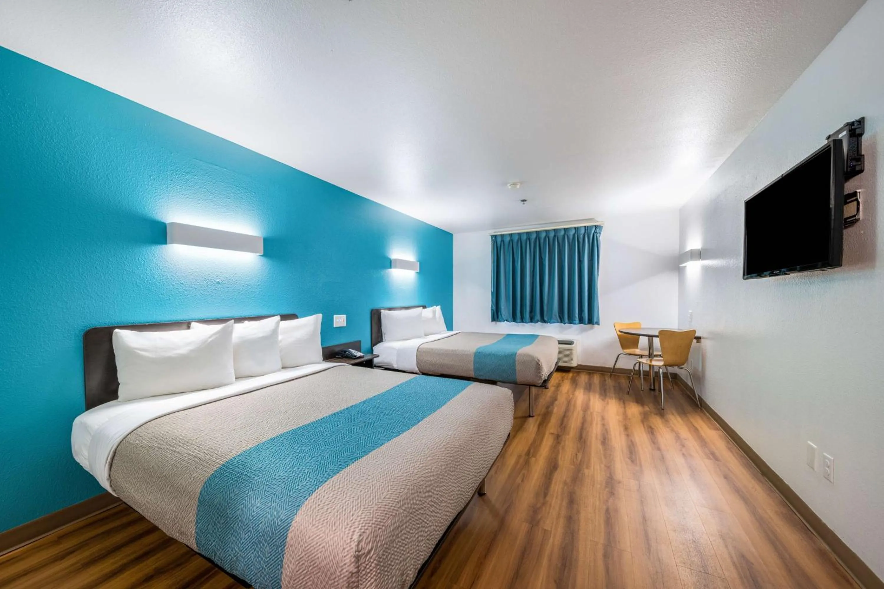 Photo of the whole room, Bed in Motel 6-Decatur, TX