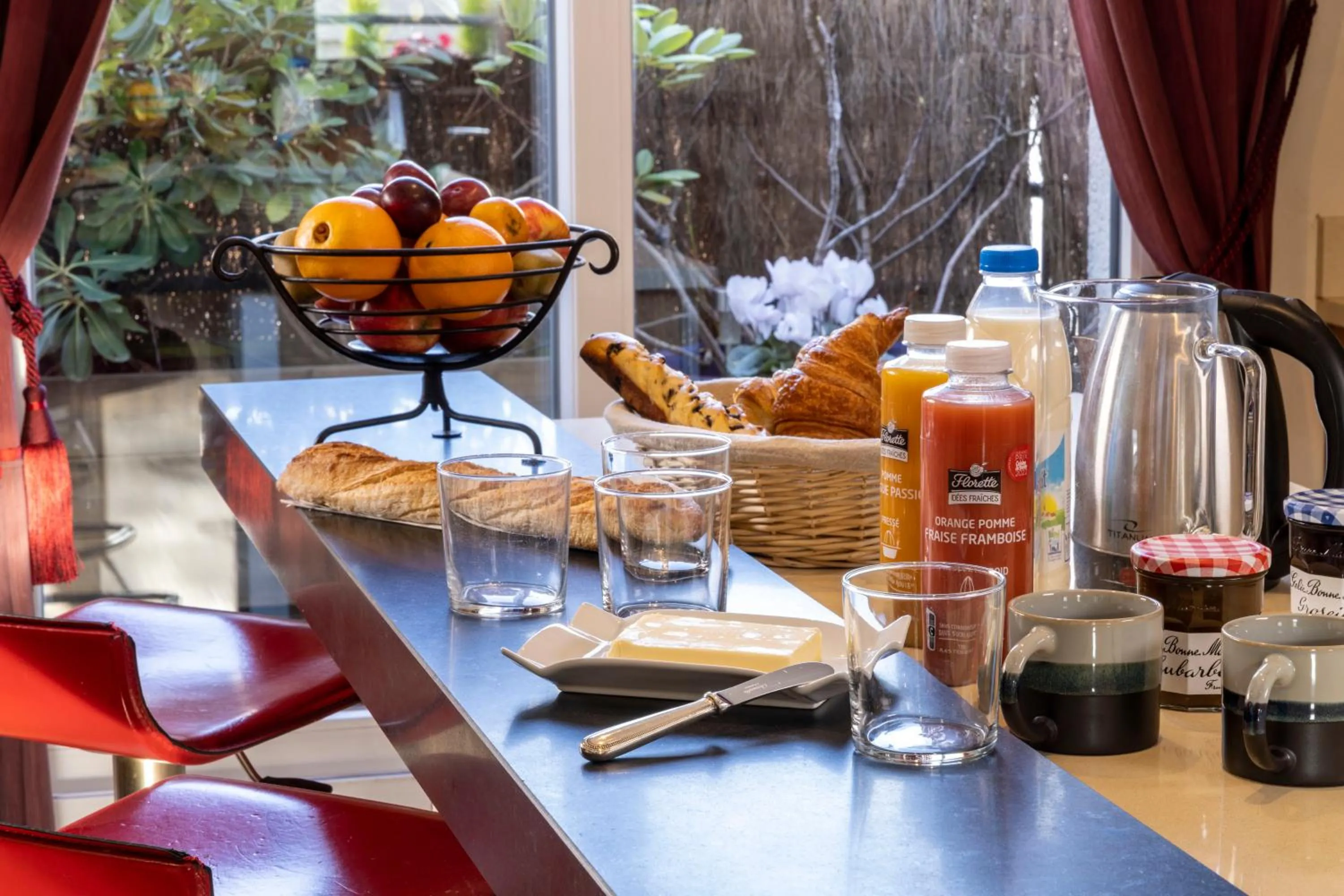 Coffee/tea facilities in Maison Lavaud