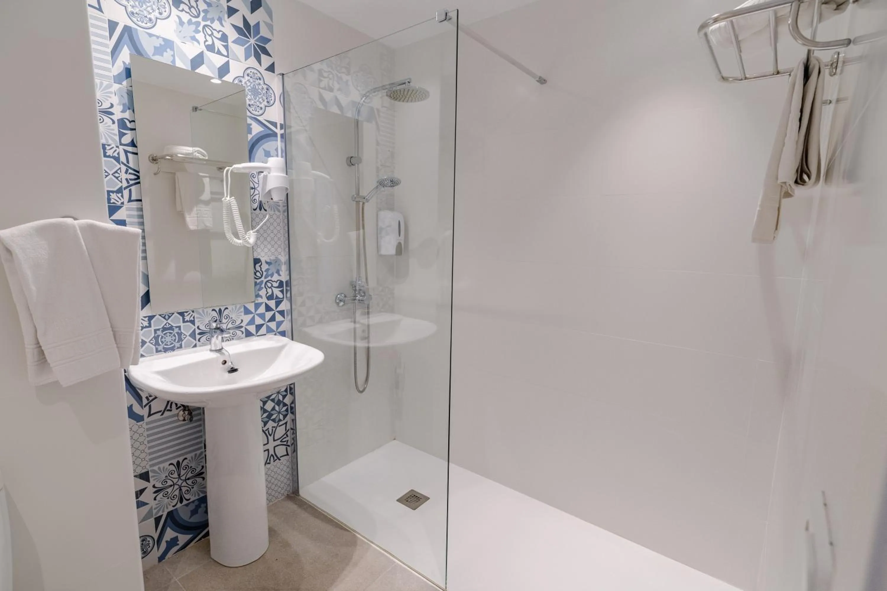 Shower in Hostal HPC Porto Colom