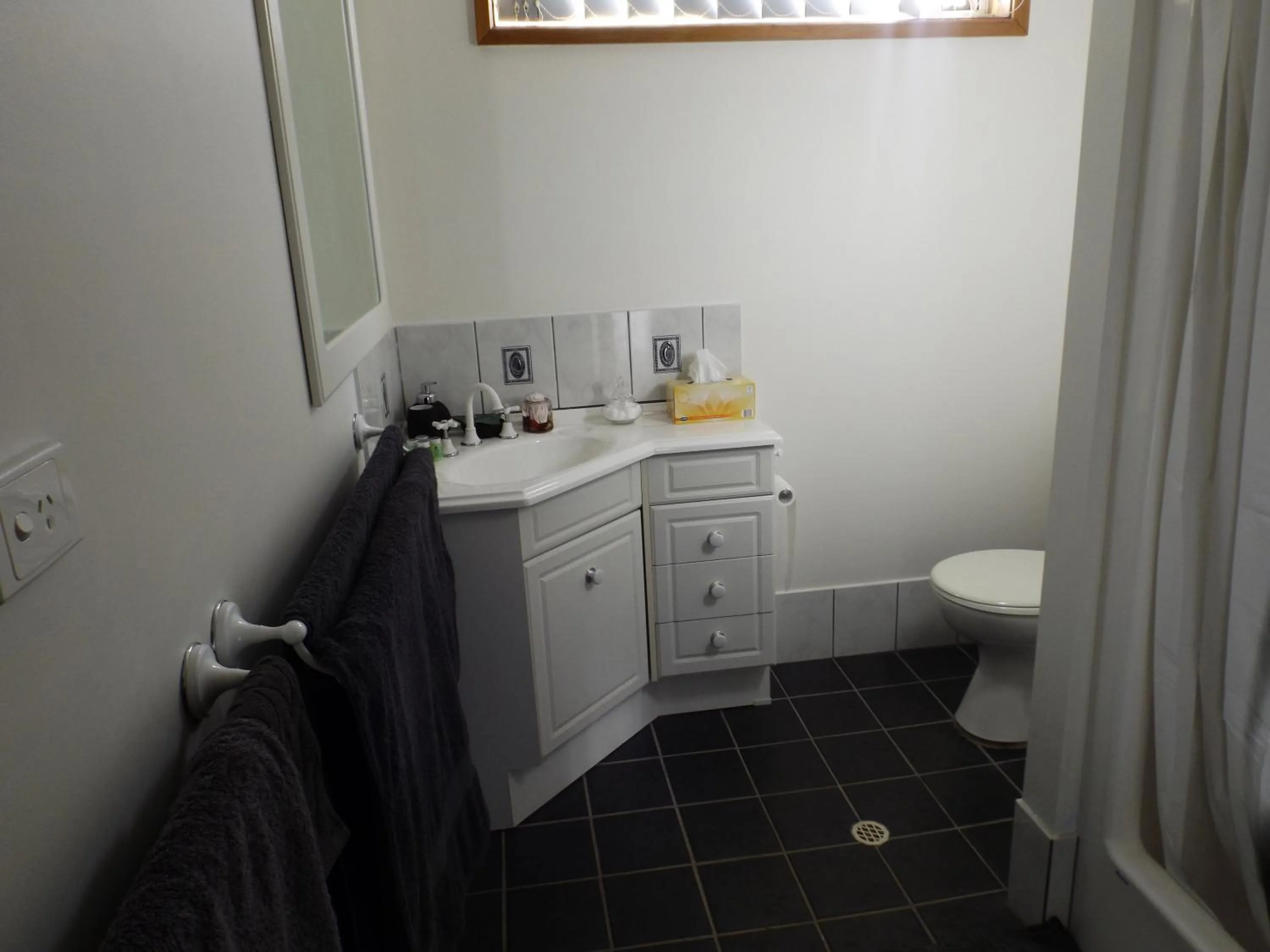 Shower in York's Lookout Lodge Bed And Breakfast