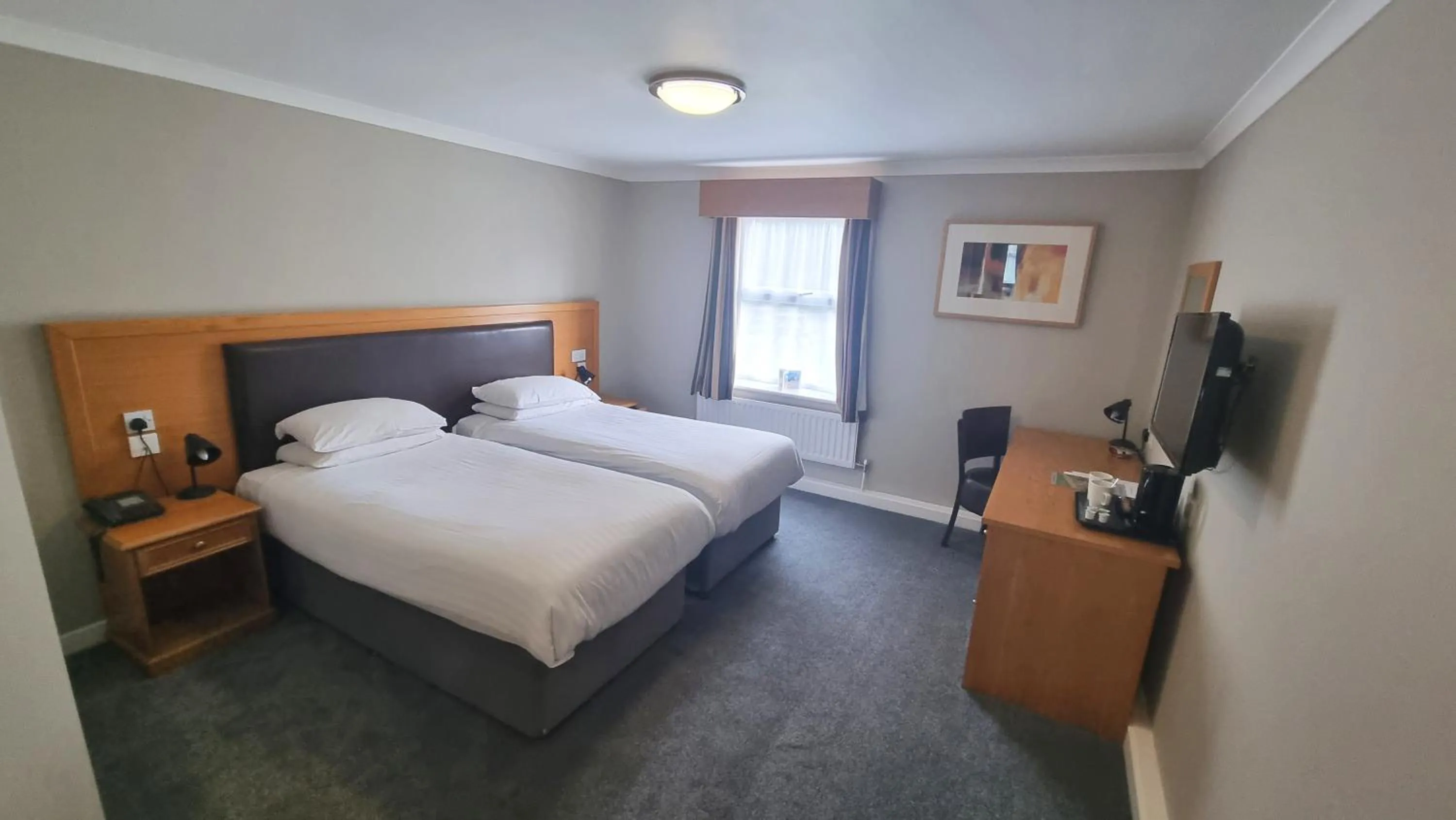 Bedroom, Bed in Burn Hall Hotel