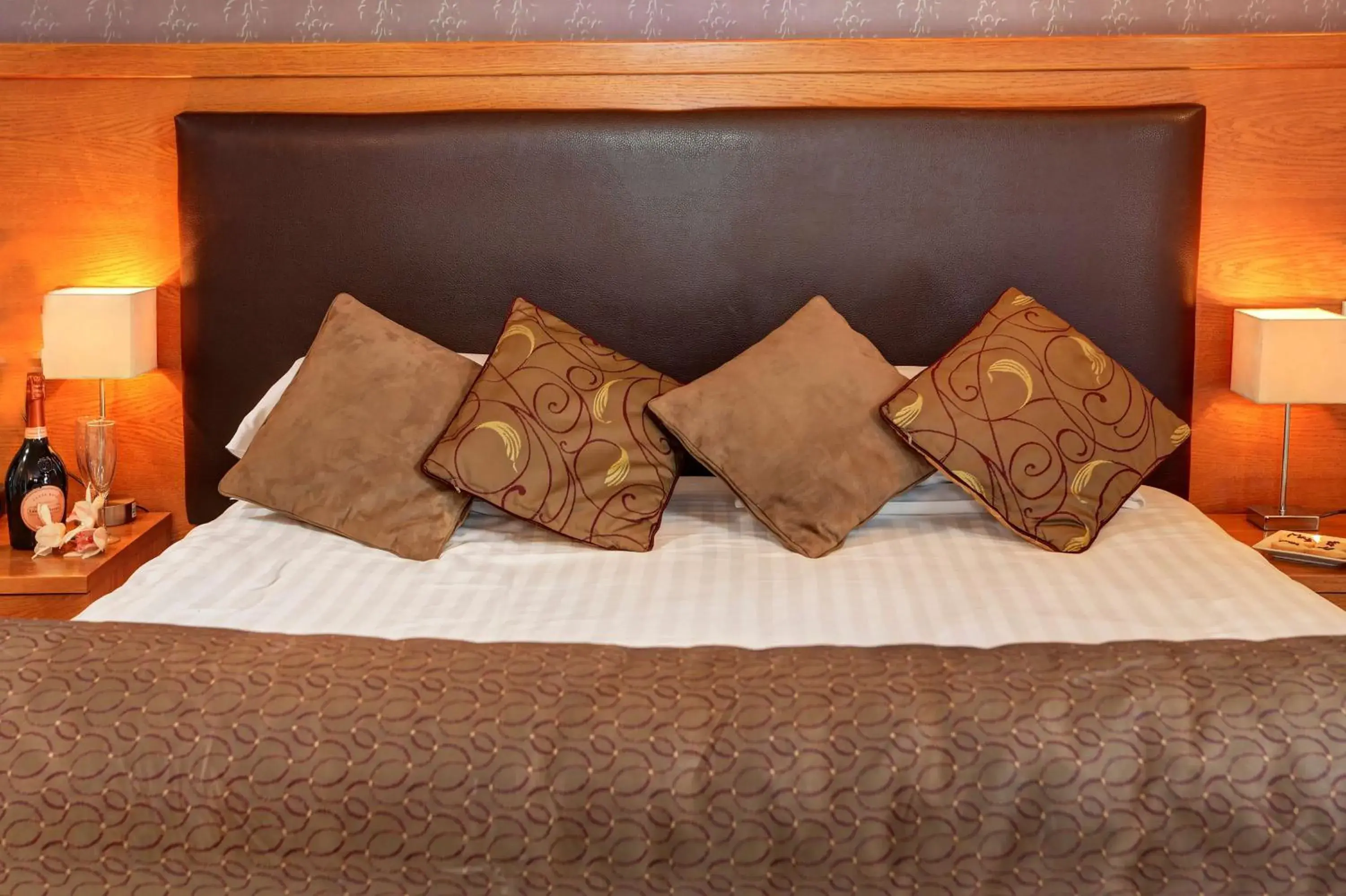 Photo of the whole room, Bed in Burn Hall Hotel Photo of the whole room, Bed in Burn Hall Hotel