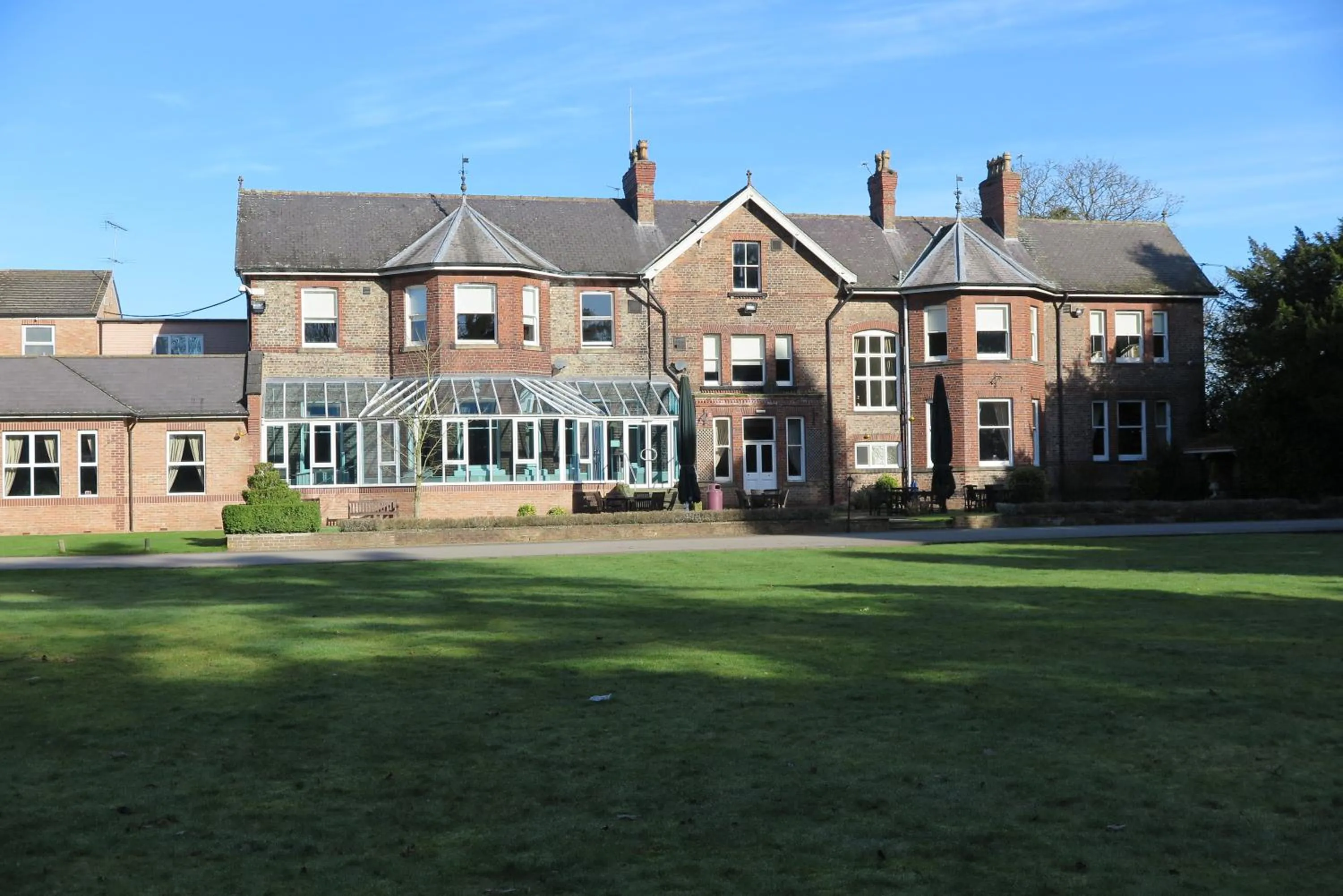 Facade/entrance in Burn Hall Hotel