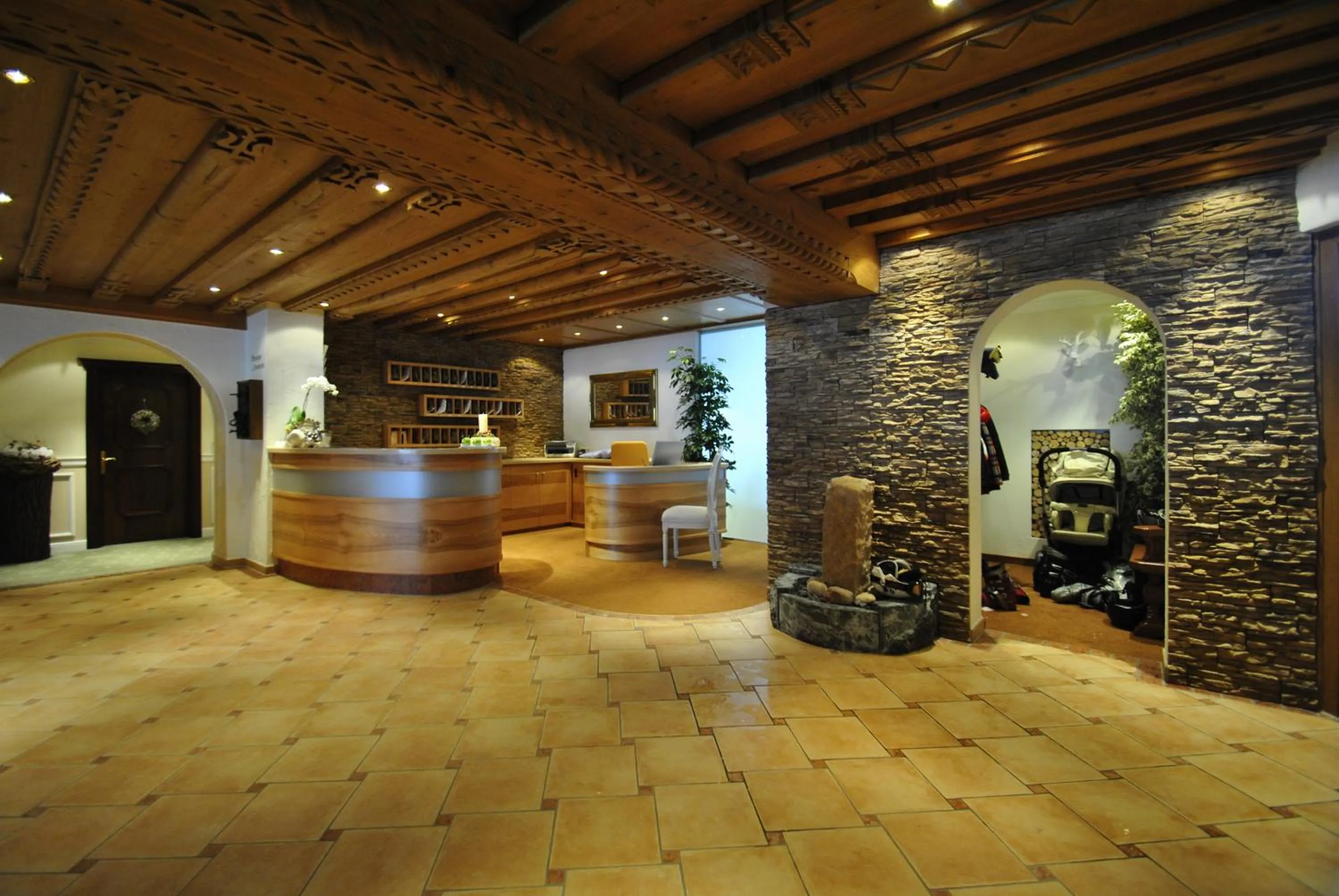 Lobby or reception in Hotel Albona Nova