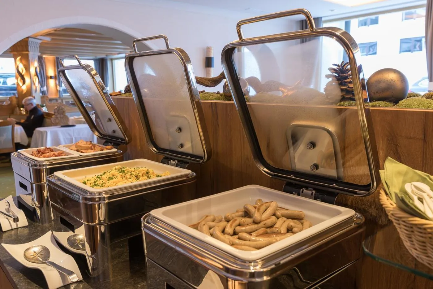 Food and drinks in Hotel Albona Nova