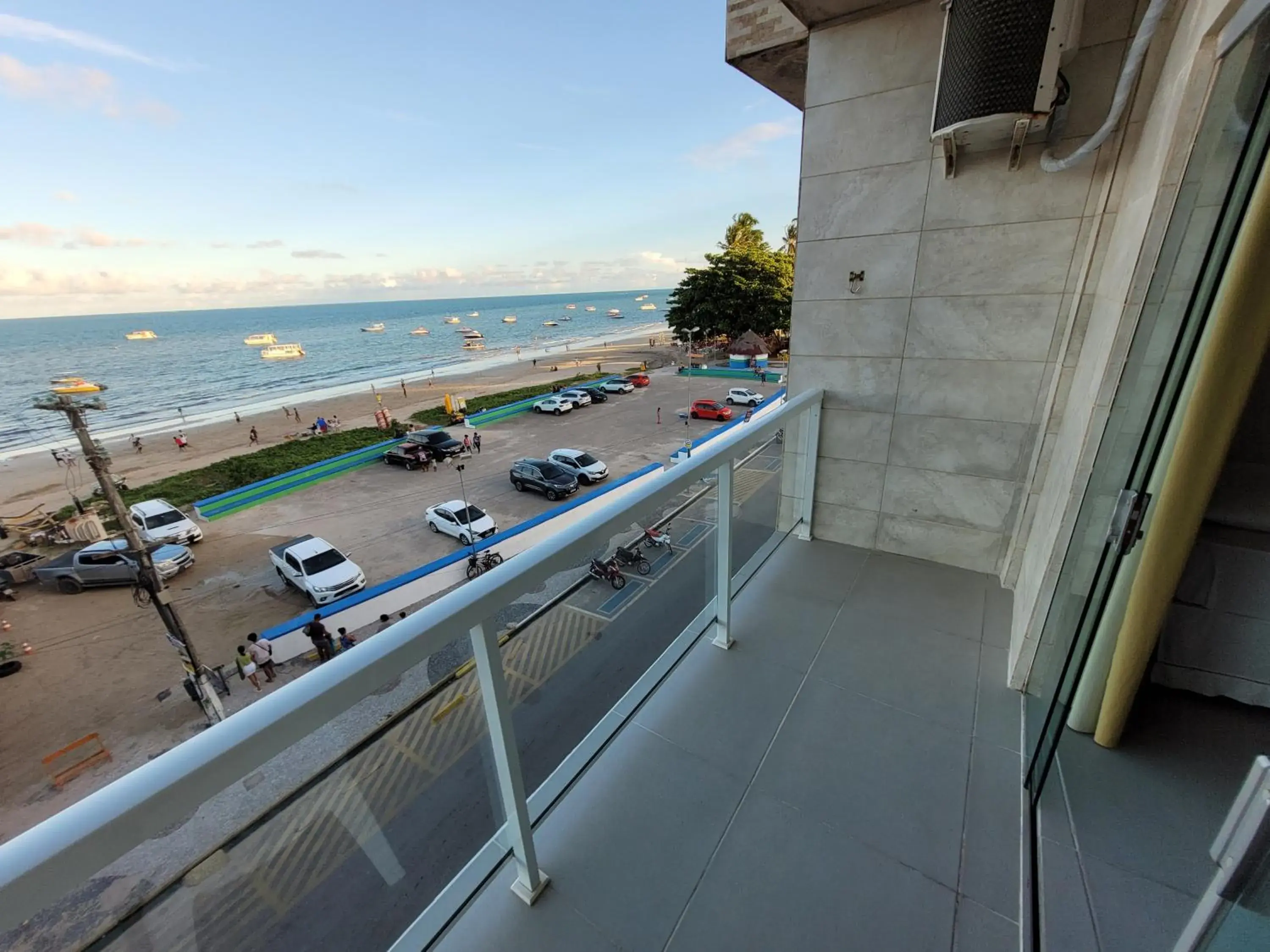 Quadruple Room with Balcony and Sea View in Pousada Tartaruga Quadruple Room with Balcony and Sea View in Pousada Tartaruga