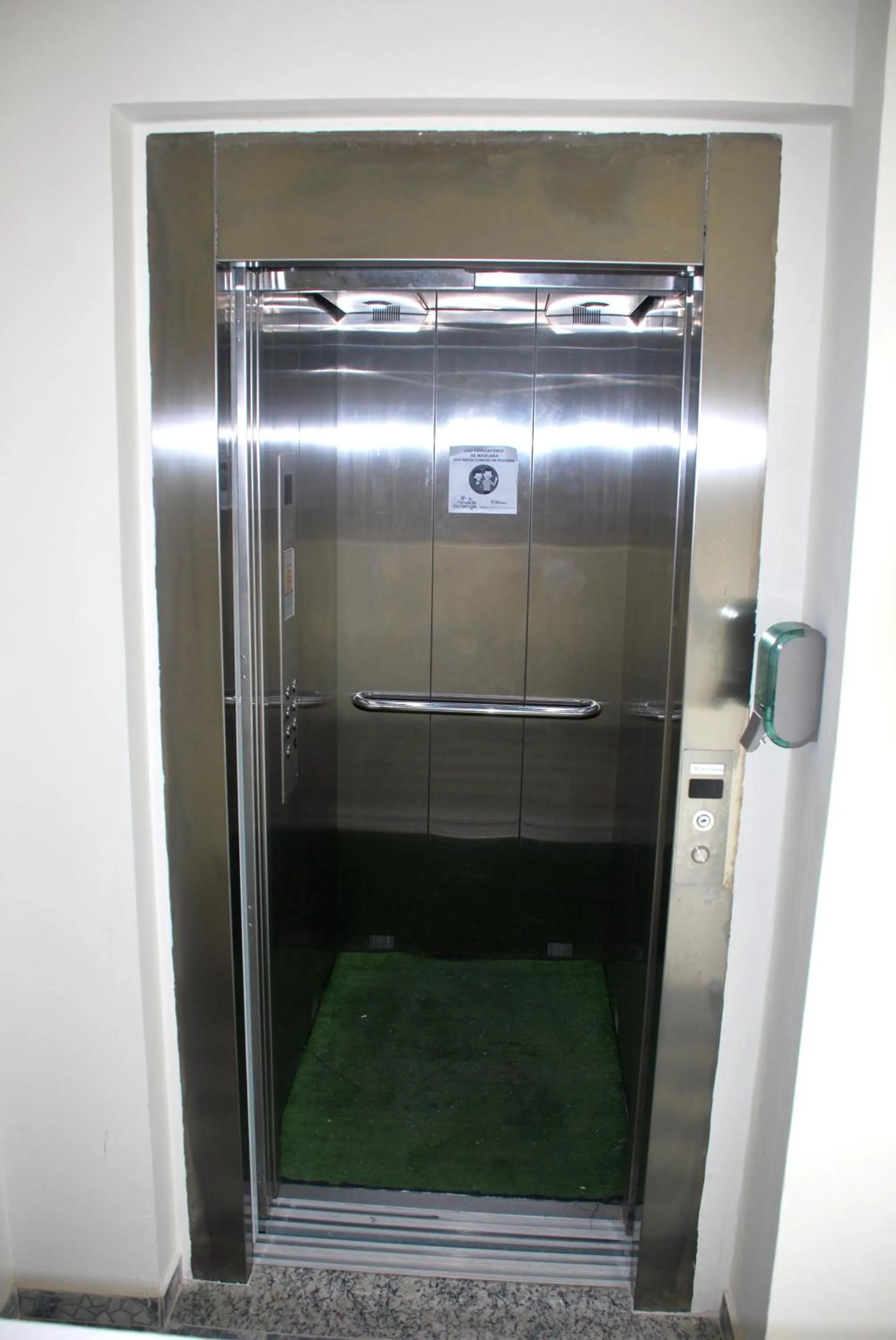 elevator in Pousada Tartaruga