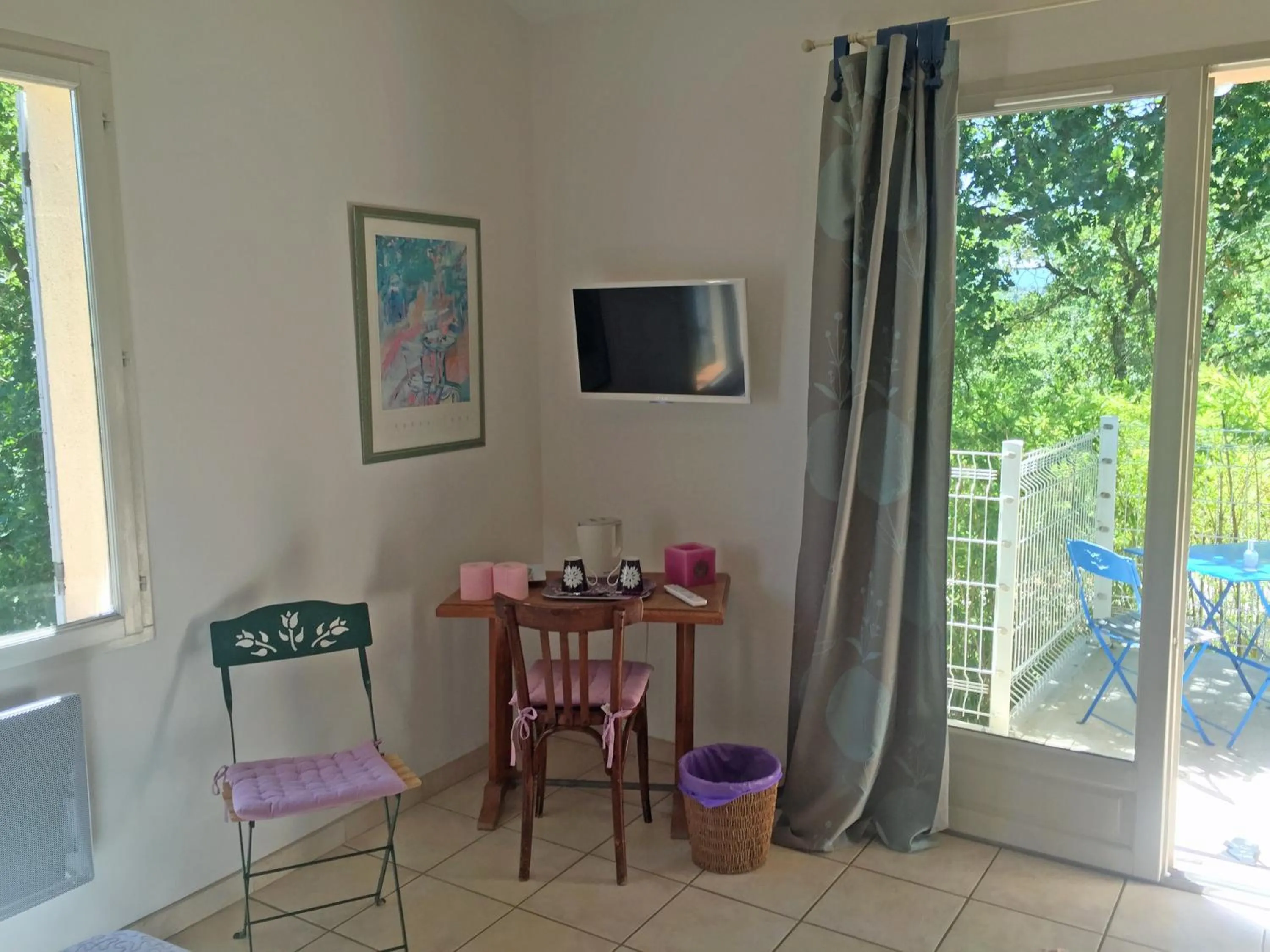 Photo of the whole room in Les Restanques