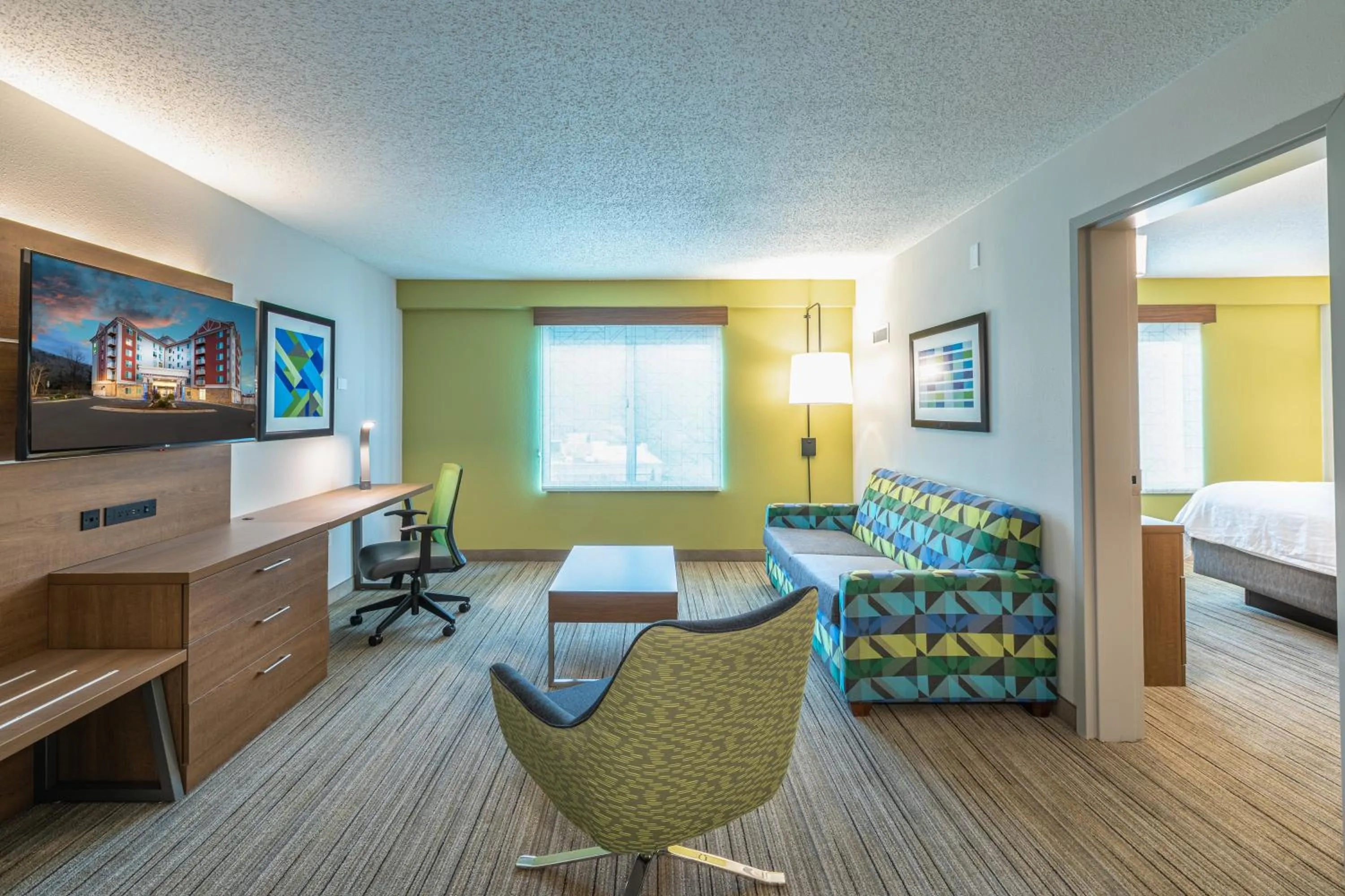 Photo of the whole room, Bed in Holiday Inn Express & Suites Asheville Downtown by IHG