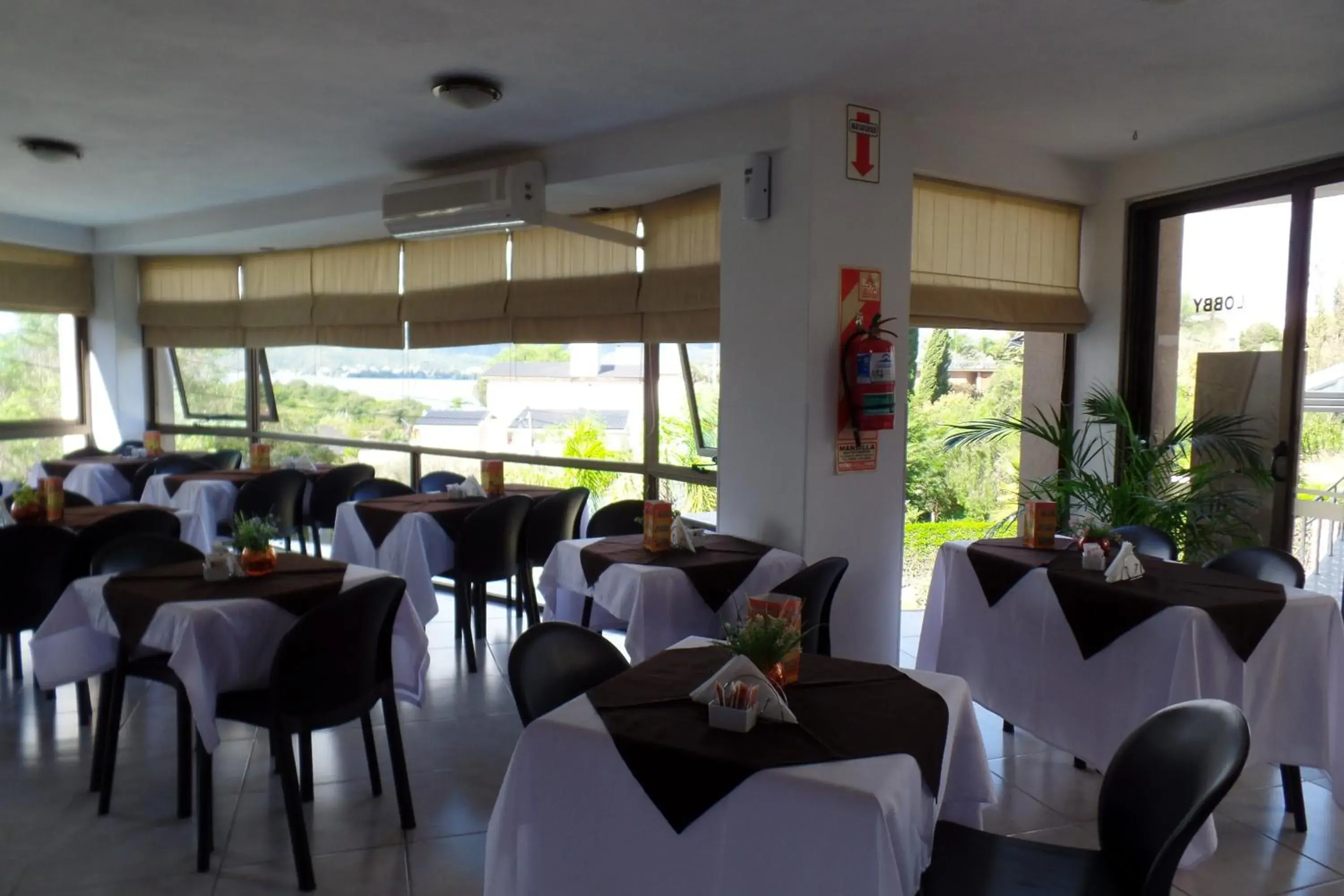 Lounge or bar, Restaurant/Places to Eat in Villa La Font Apart Hotel & Spa