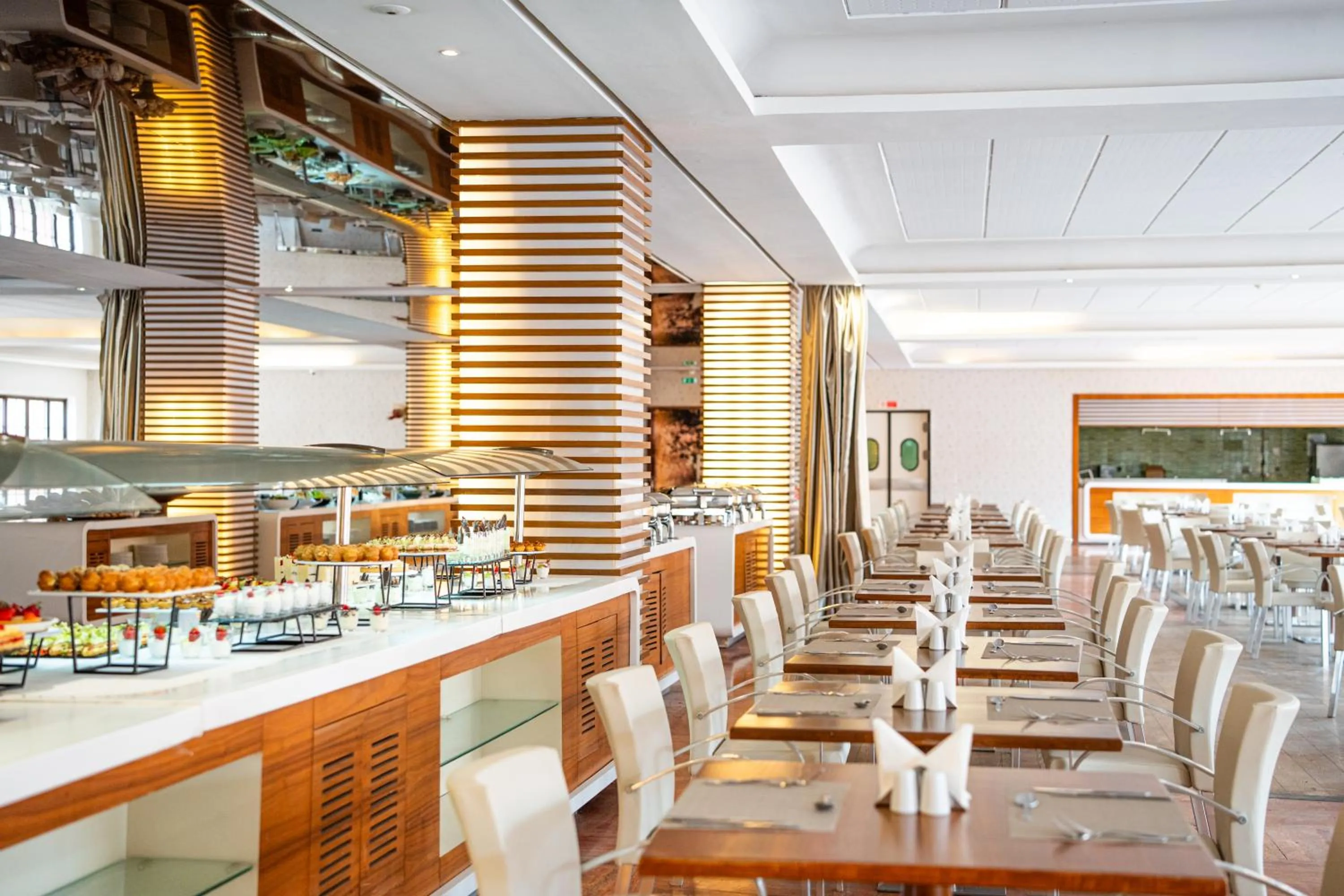 Restaurant/places to eat in Pickalbatros Hôtel Du Golf - Adults Friendly 16 Years Plus- All-Inclusive